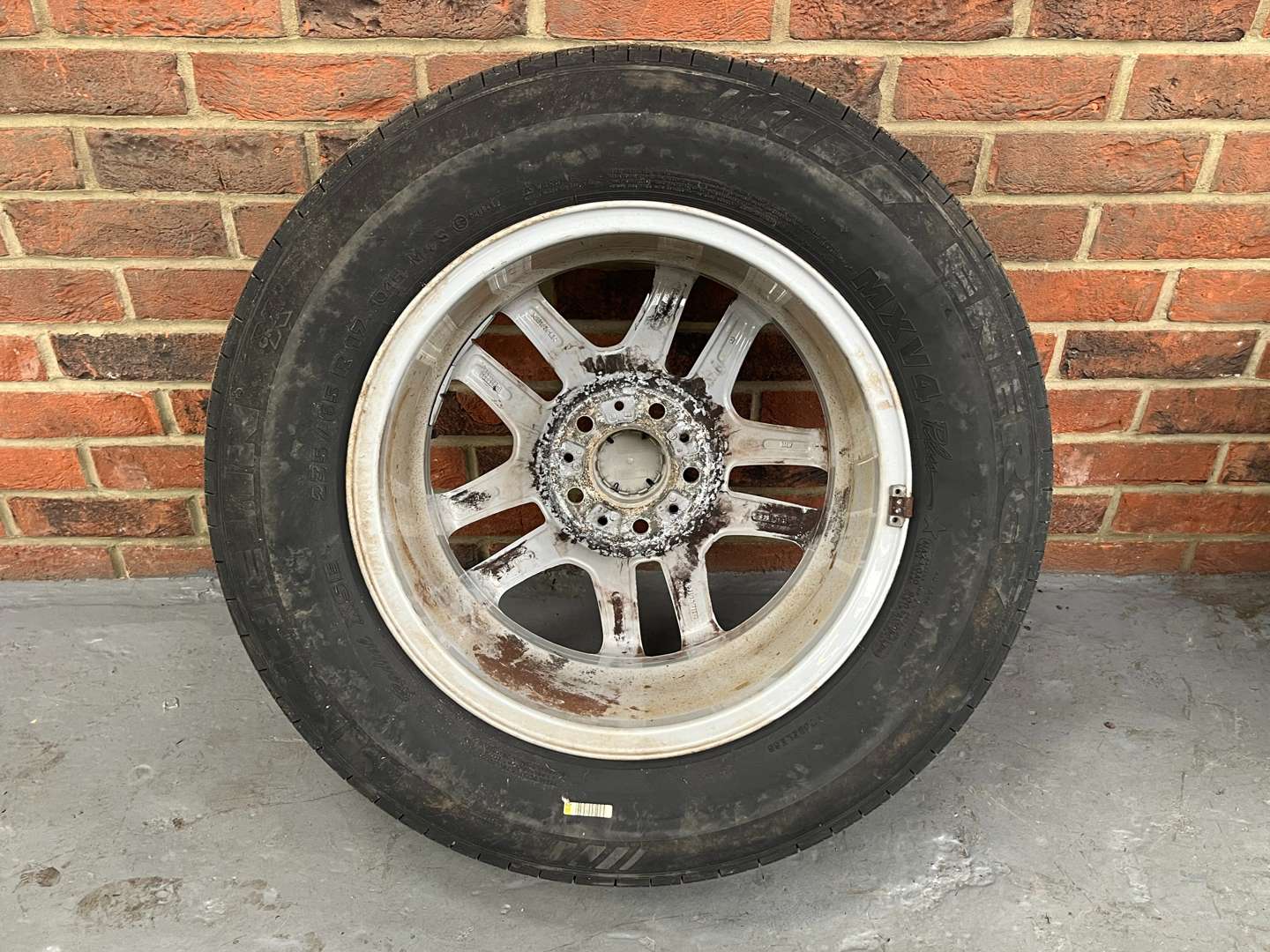 <p>Set of Four BMW Alloy Wheels</p>