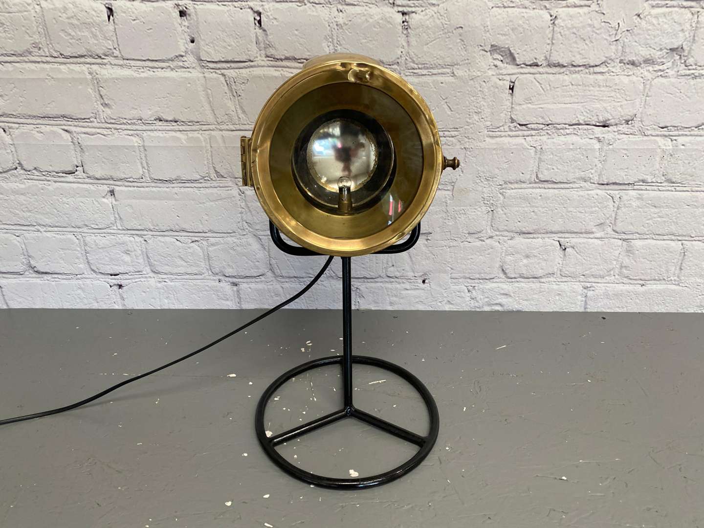<p>An Early 20th century brass cased vehicle headlamp,</p>