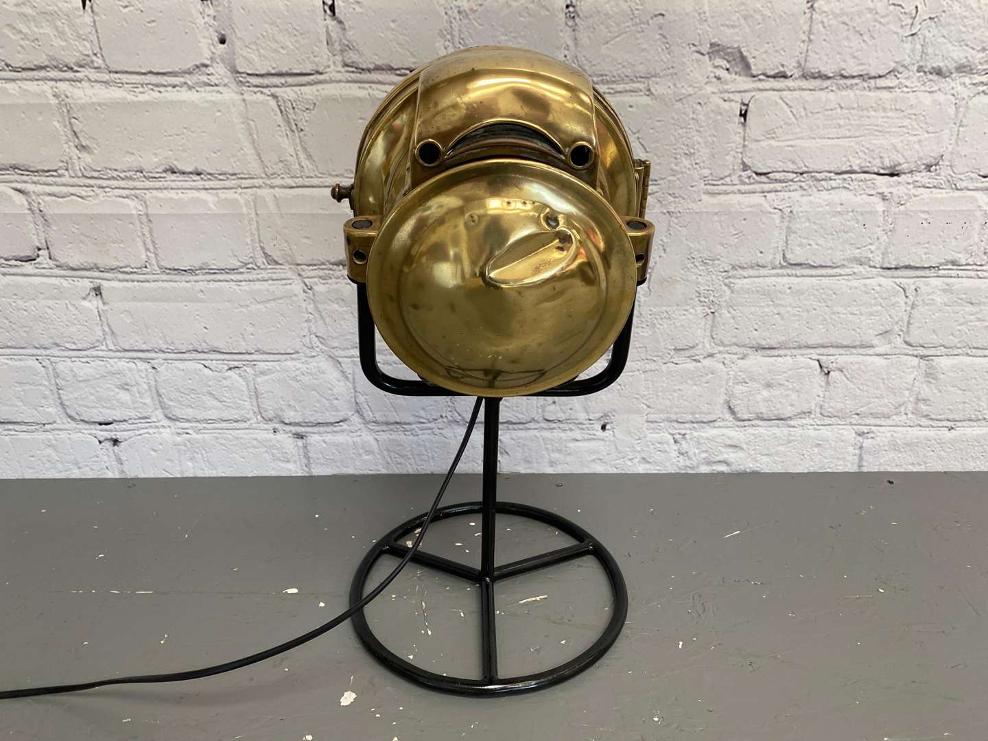 <p>An Early 20th century brass cased vehicle headlamp,</p>