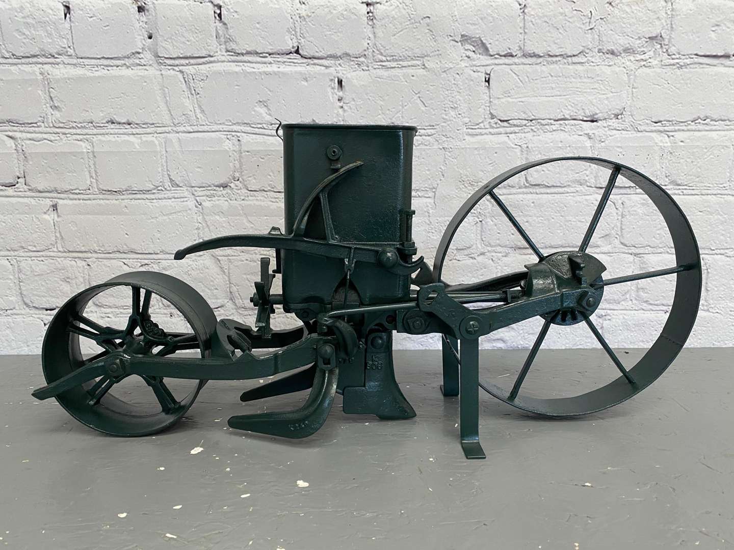 <p>Planet Jr No. 4, an American iron and steel domestic seed drill,&nbsp;</p>