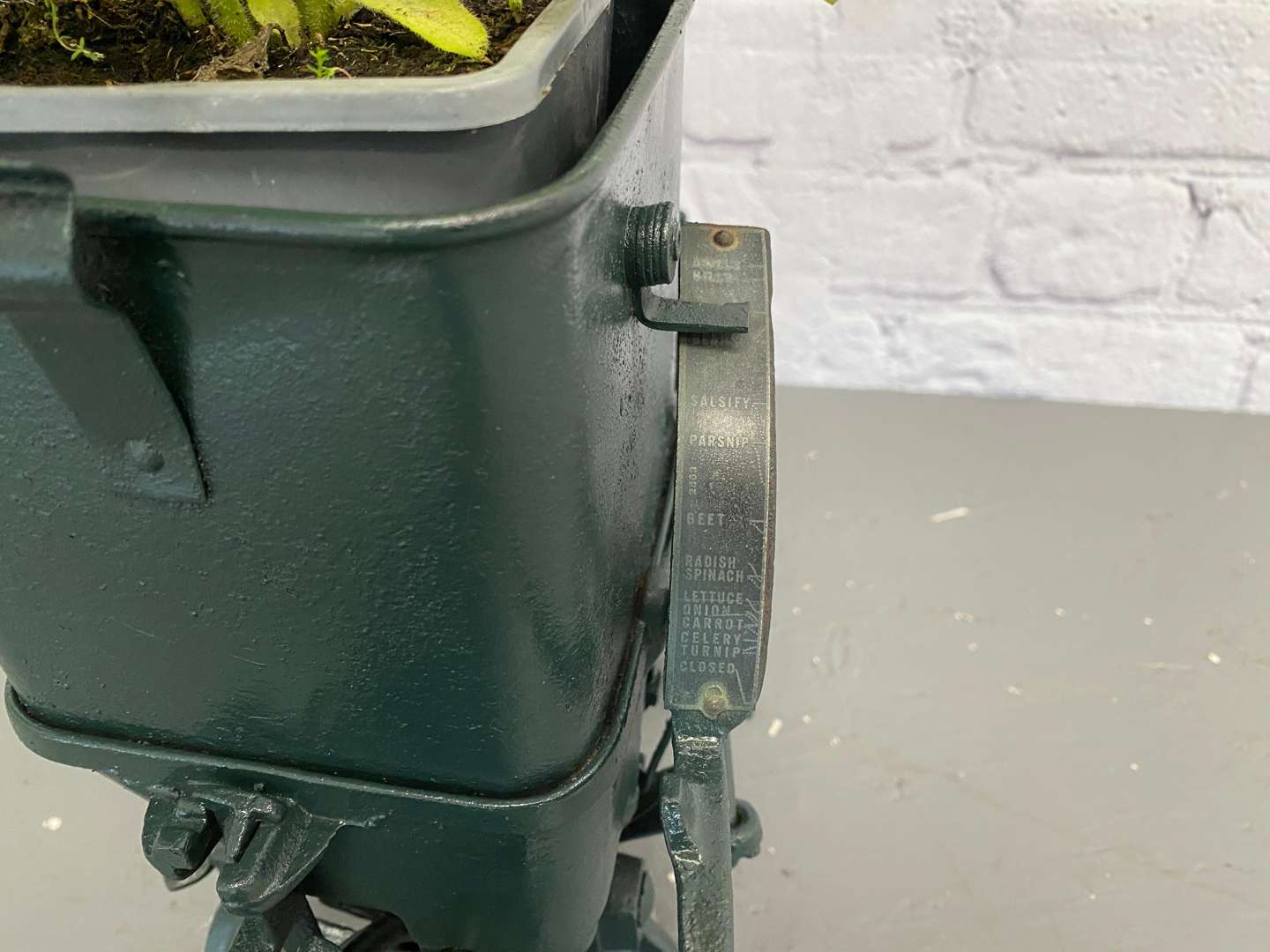 <p>Planet Jr No. 4, an American iron and steel domestic seed drill,&nbsp;</p>