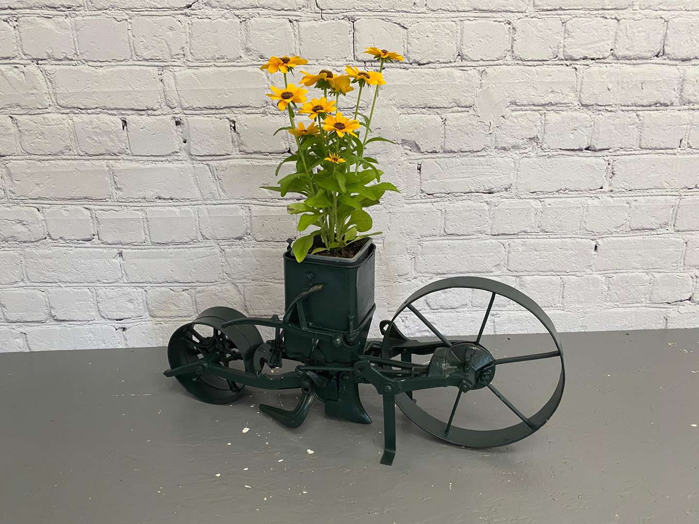 <p>Planet Jr No. 4, an American iron and steel domestic seed drill,&nbsp;</p>