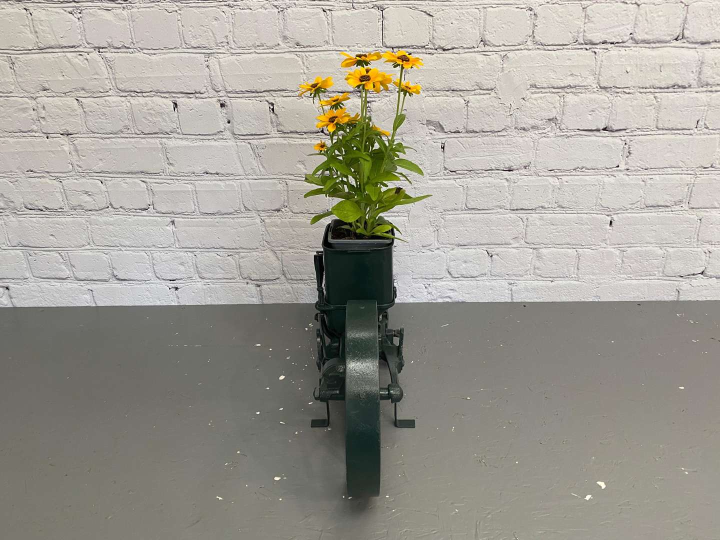 <p>Planet Jr No. 4, an American iron and steel domestic seed drill,&nbsp;</p>