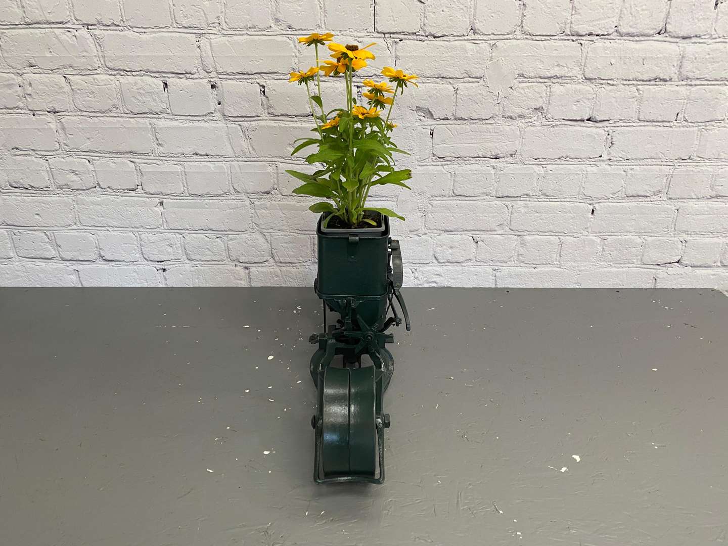 <p>Planet Jr No. 4, an American iron and steel domestic seed drill,&nbsp;</p>