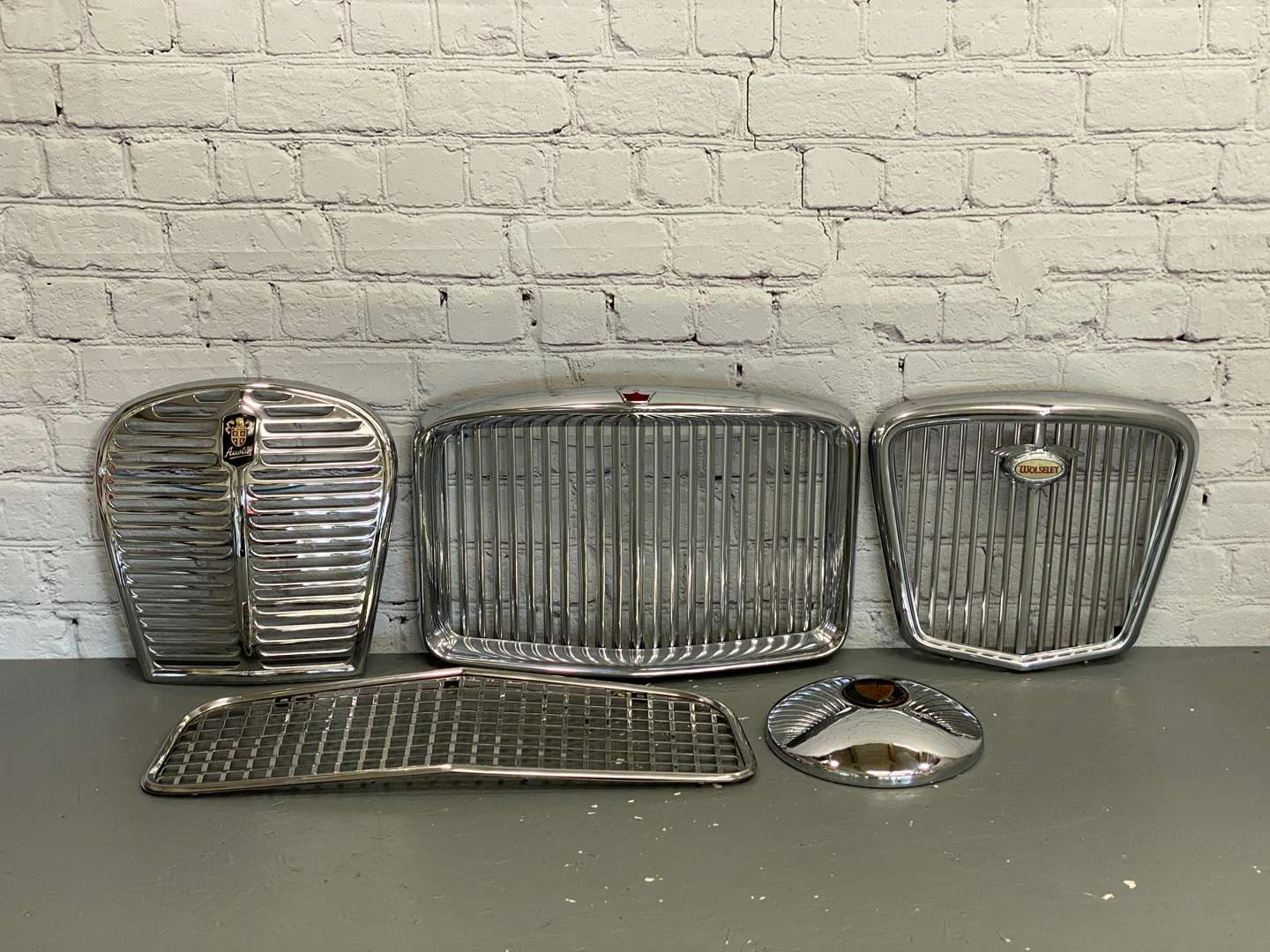 <p>A mixed lot of Four various chrome grilles,&nbsp;</p>