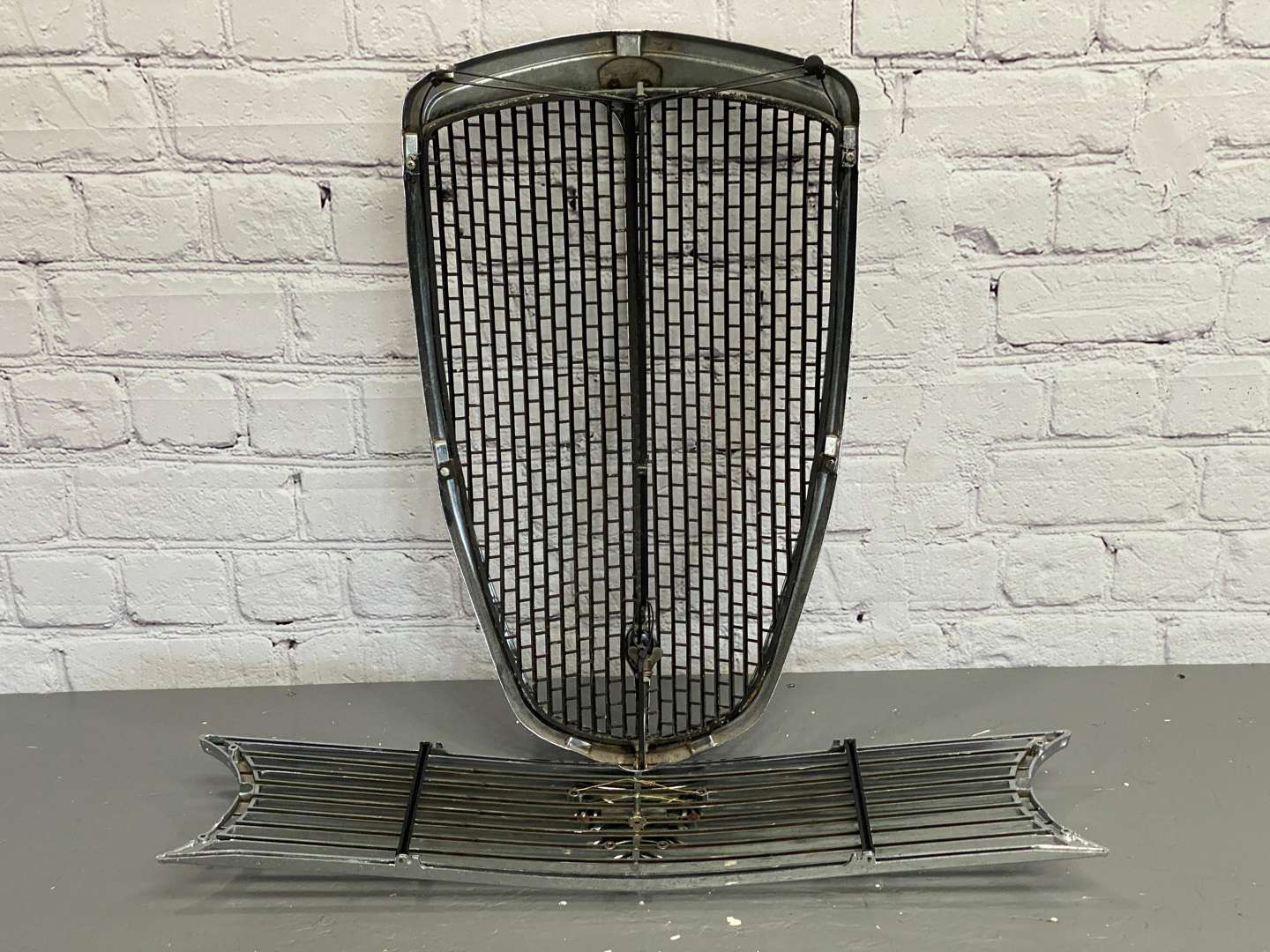 <p>Lancia, mixed lot comprising two various grilles,</p>