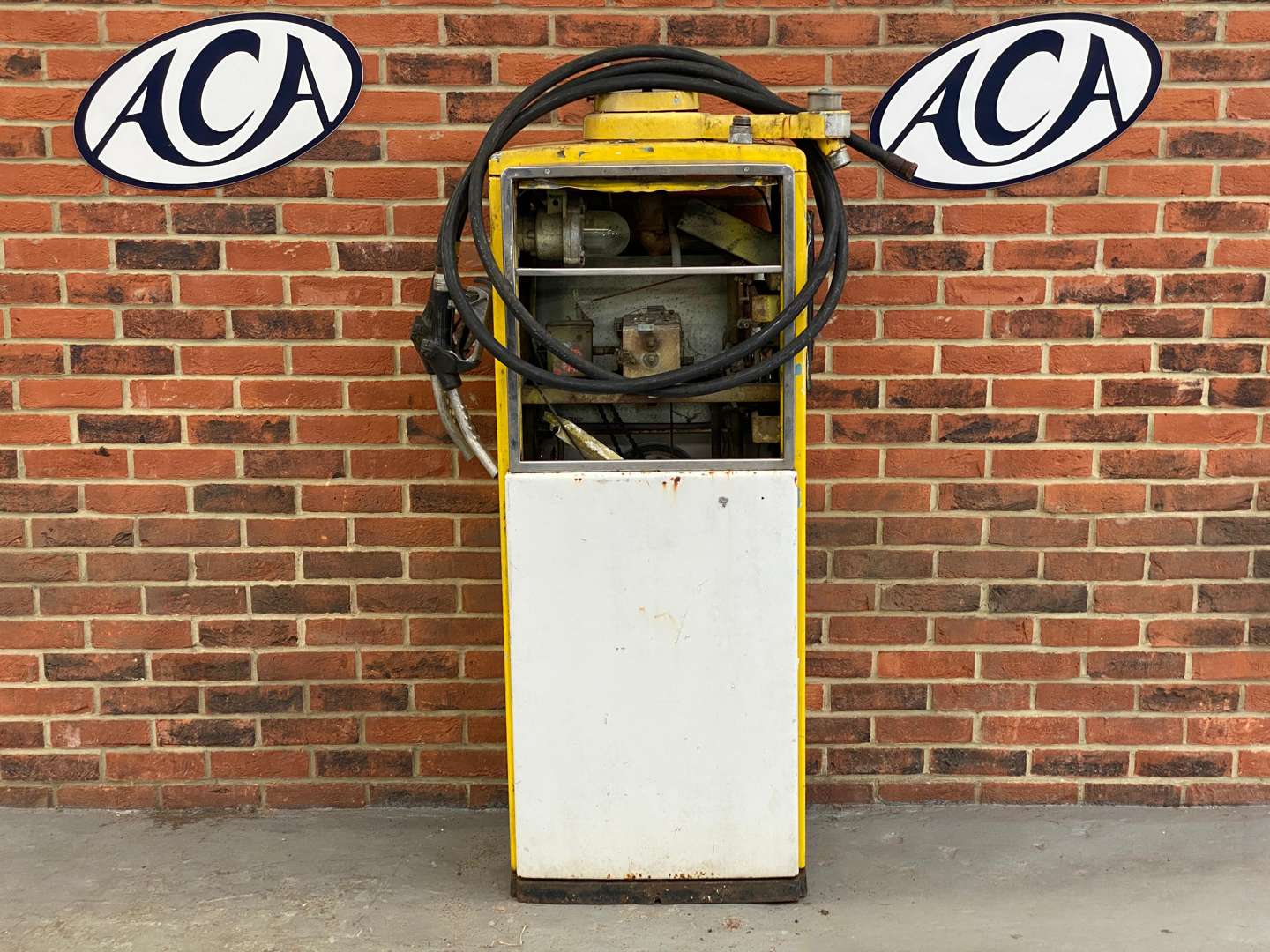 <p>Beckmeter, M50P/DRA clock face fuel pump, 208359,</p>