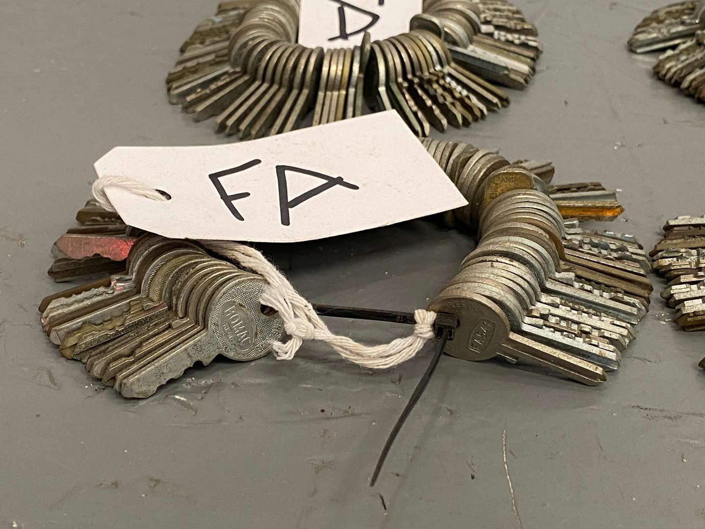 <p>A large quantity of various FA automotive keys,&nbsp;</p>