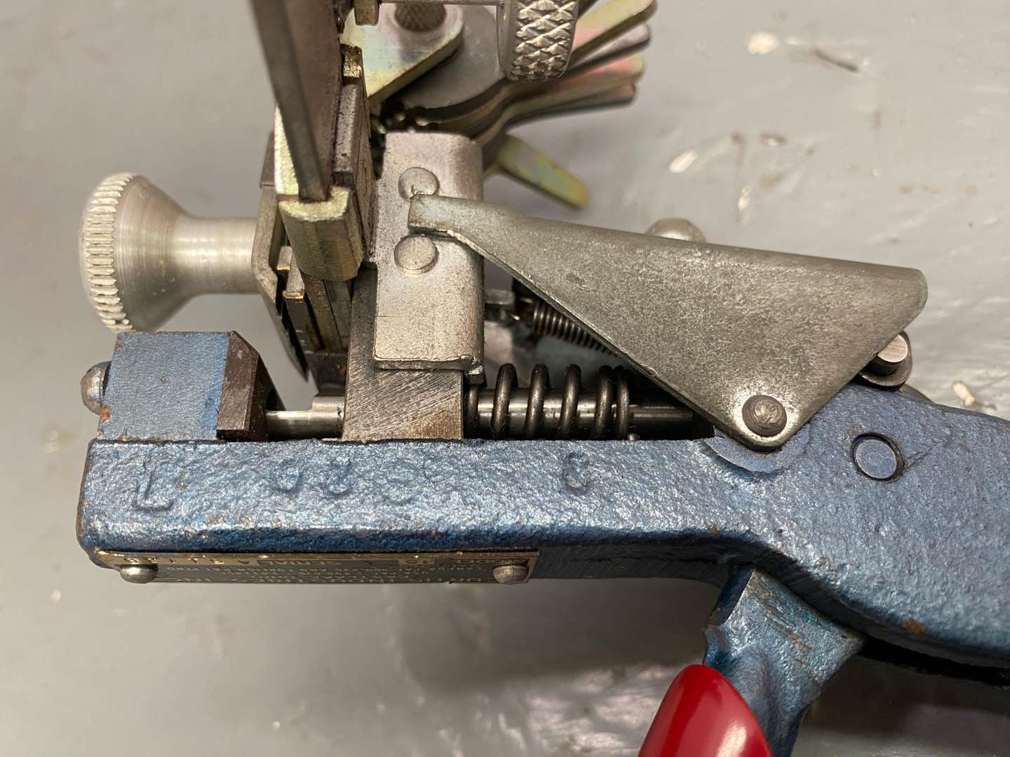 <p>A mixed lot of key cutters,</p>