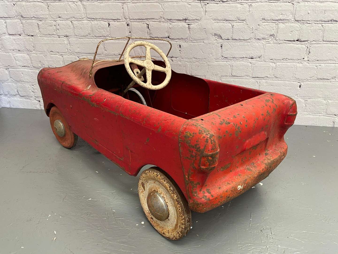 <p>Tri-ang, a mid 20th century pressed steel pedal car,</p>