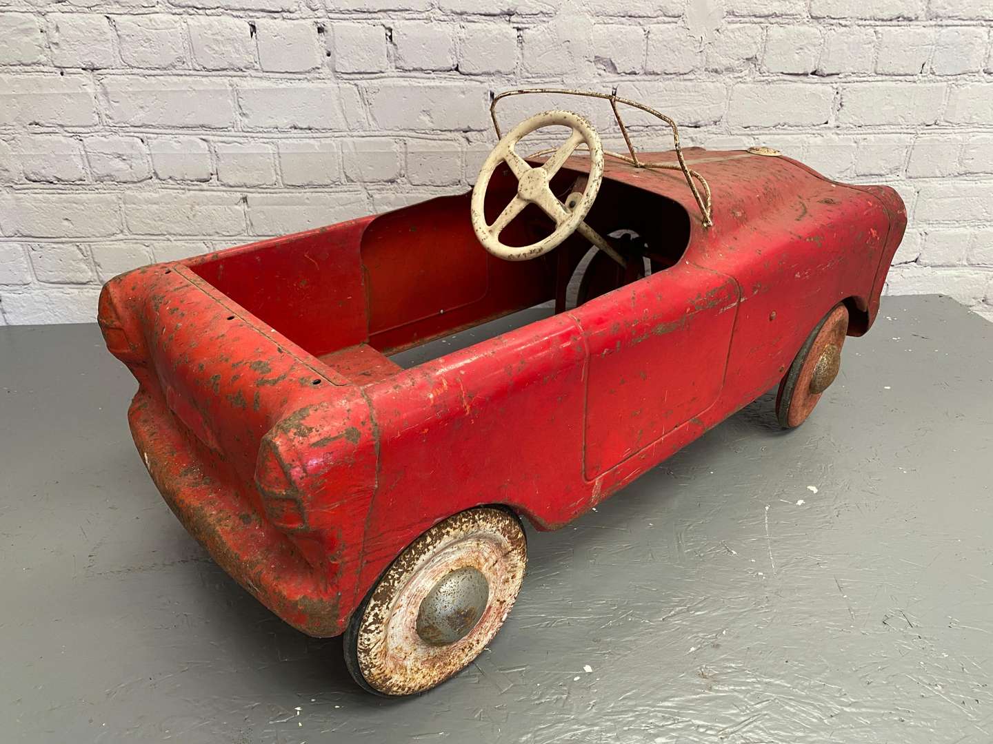 <p>Tri-ang, a mid 20th century pressed steel pedal car,</p>
