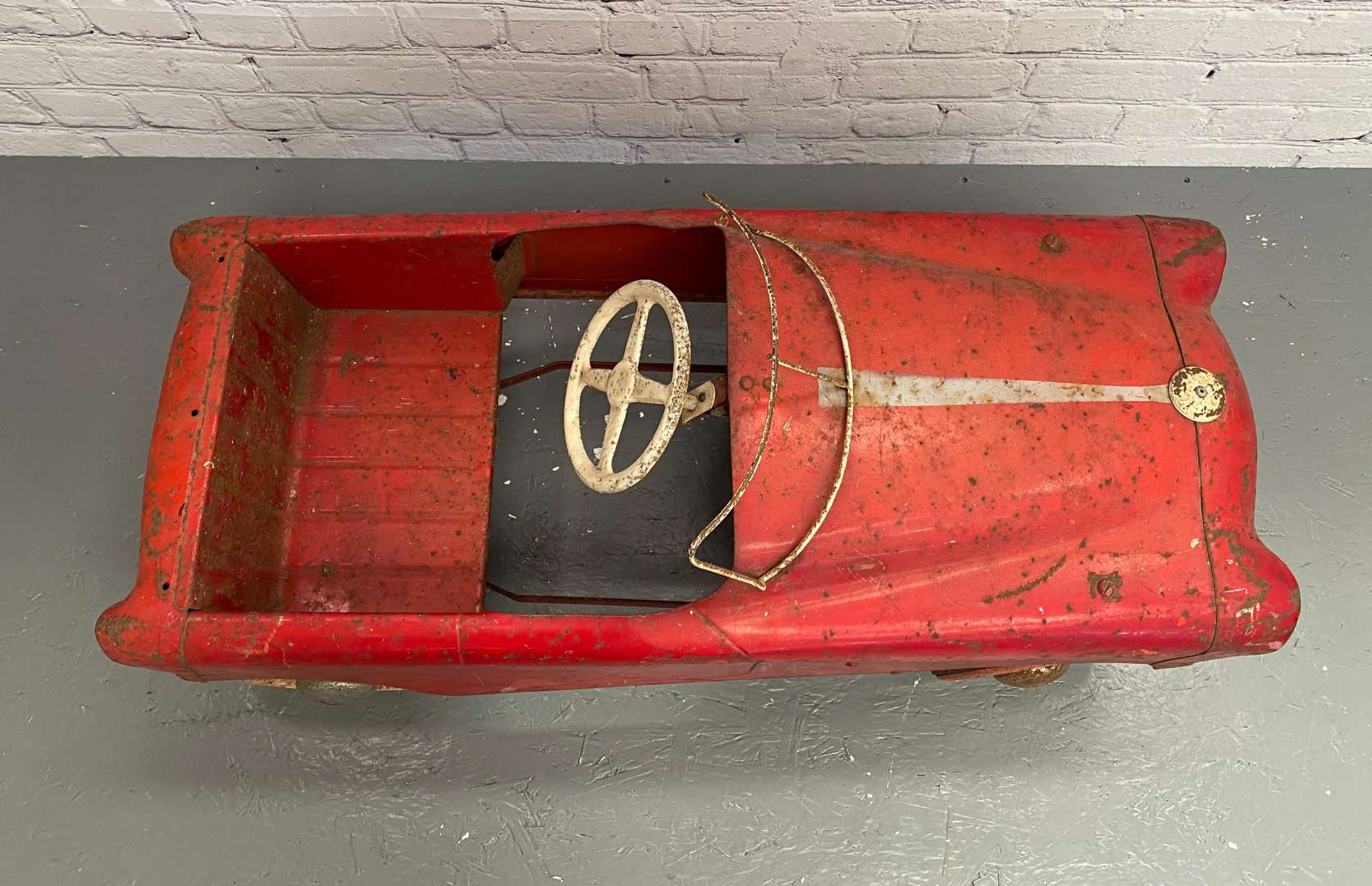 <p>Tri-ang, a mid 20th century pressed steel pedal car,</p>