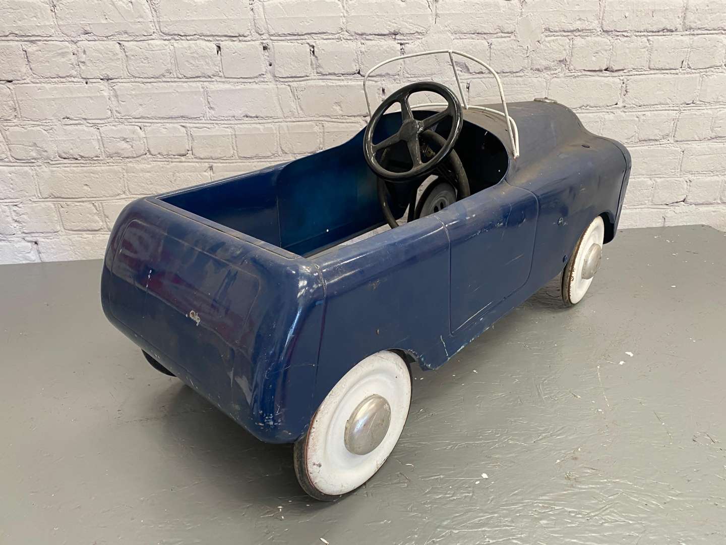 <p>Tri-ang, pressed steel pedal car,</p>