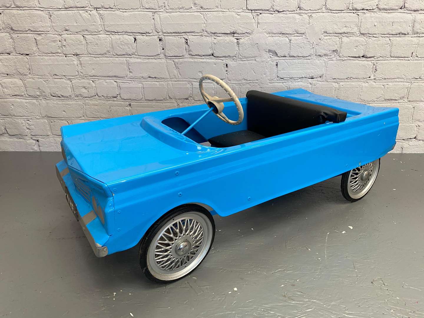 <p>Tri-ang, a 1960's pressed steel pedal car, 4HF,&nbsp;</p>