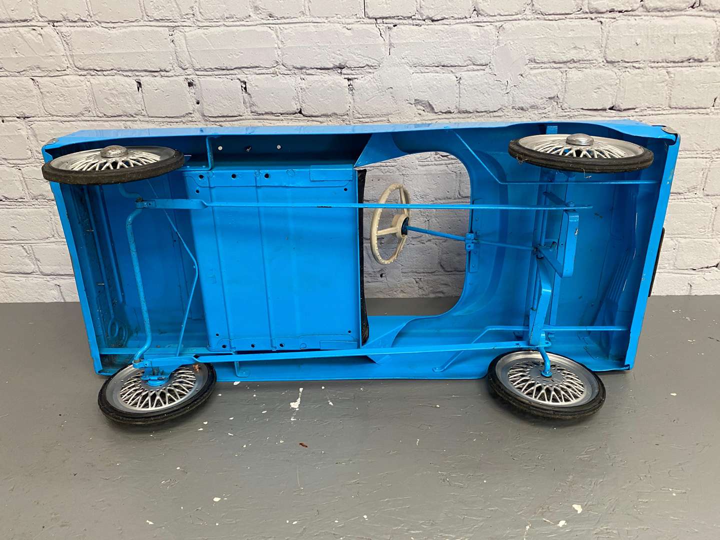 <p>Tri-ang, a 1960's pressed steel pedal car, 4HF,&nbsp;</p>