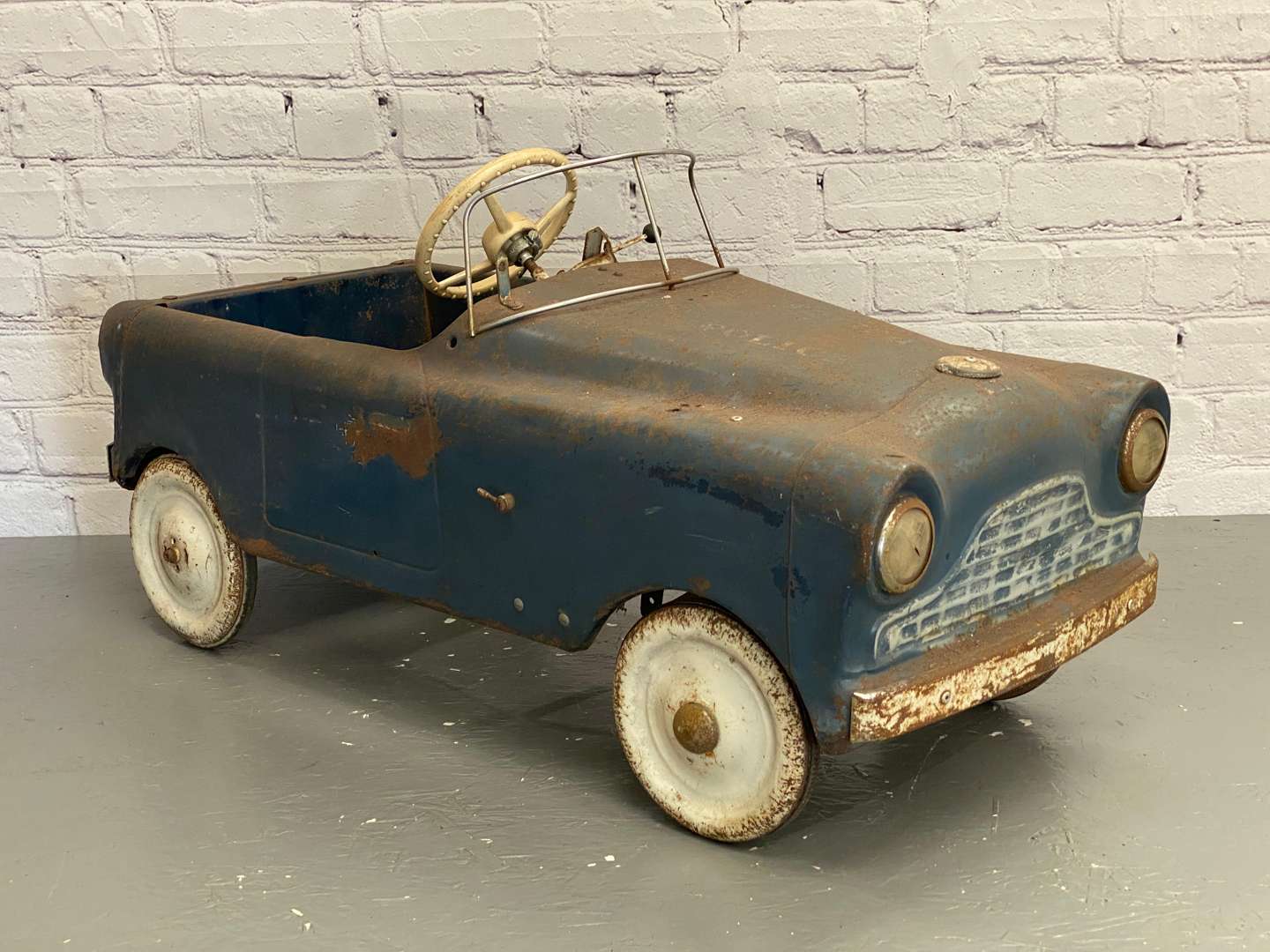 <p>Tri-ang, mid 20th century pressed steel “Police” pedal car, LBL4242,</p>