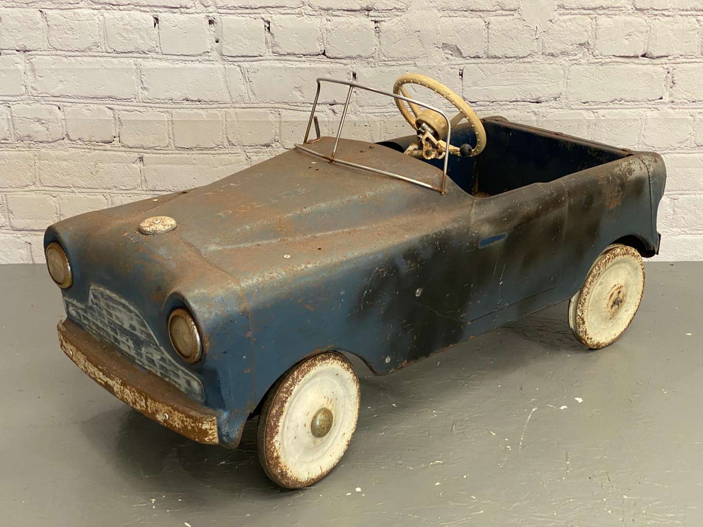 <p>Tri-ang, mid 20th century pressed steel “Police” pedal car, LBL4242,</p>