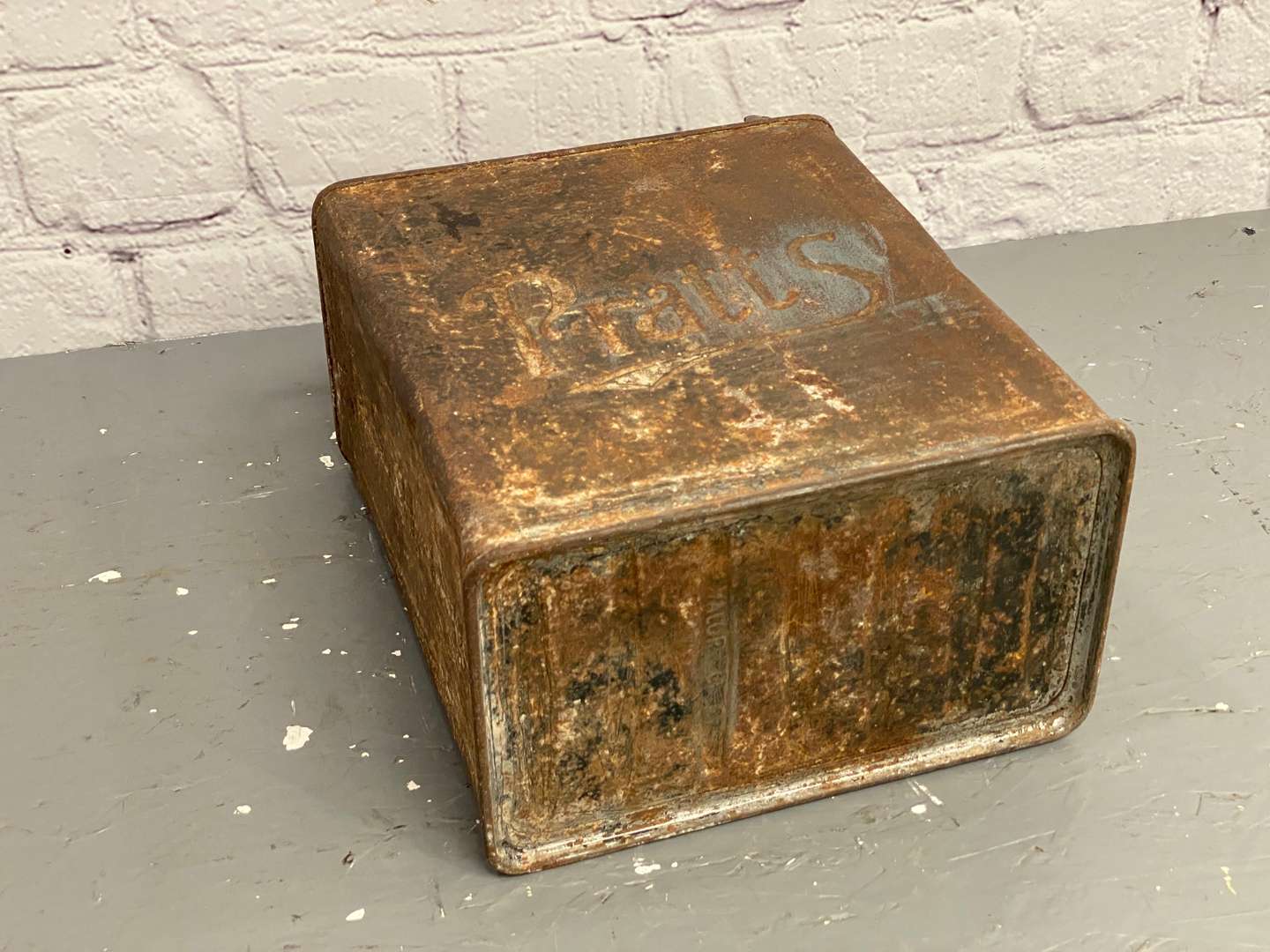 <p>Pratts, a 1920's 2-gallon petrol can,</p>