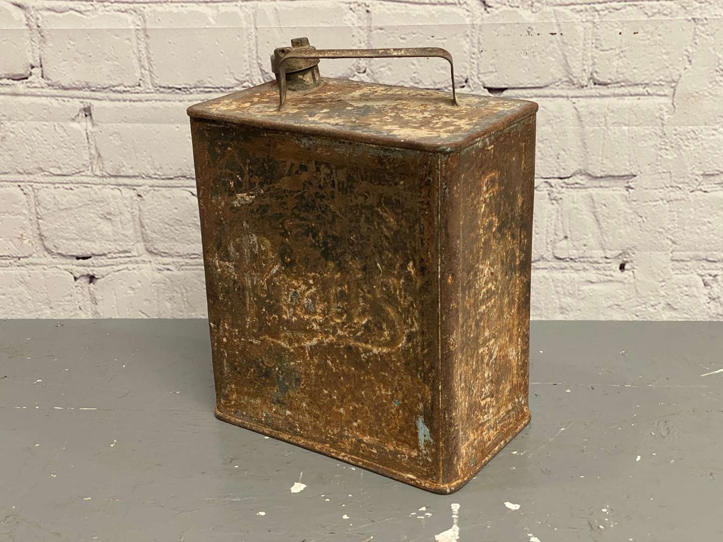 <p>Pratts, a 1920's 2-gallon petrol can,</p>