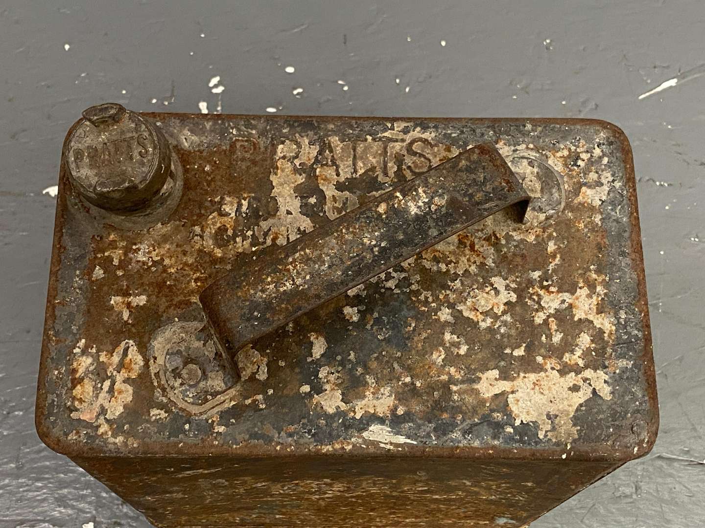 <p>Pratts, a 1920's 2-gallon petrol can,</p>