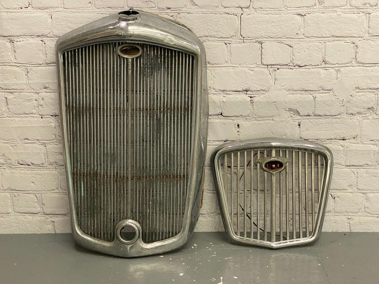 <p>Wolseley, a mixed lot comprising two various chrome radiator grills, 1950's & 1960's.</p>