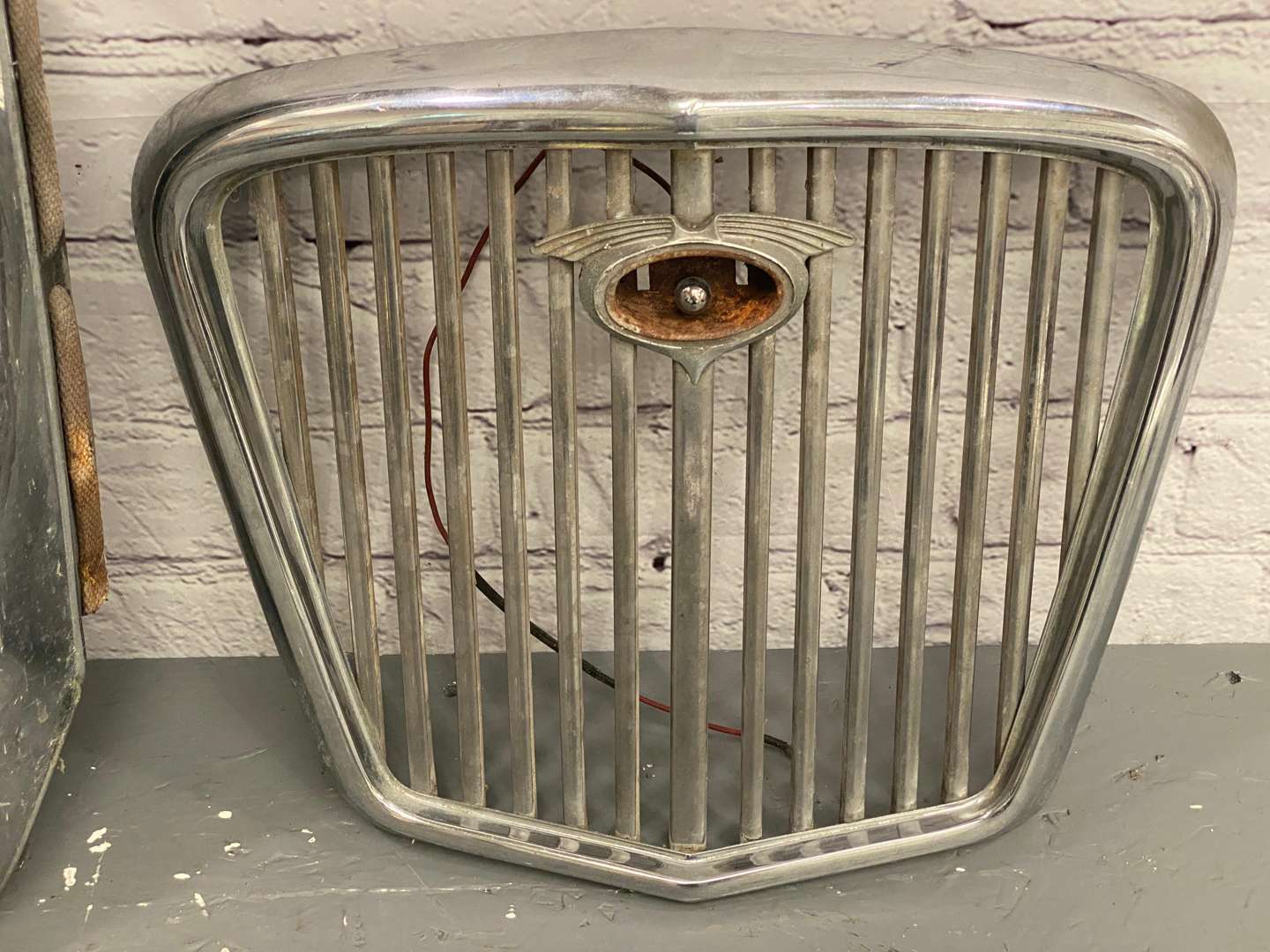 <p>Wolseley, a mixed lot comprising two various chrome radiator grills, 1950's & 1960's.</p>