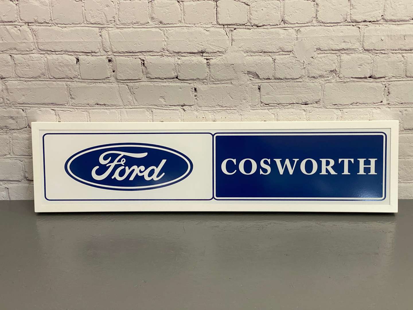<p>Ford Cosworth, a new light box.</p>