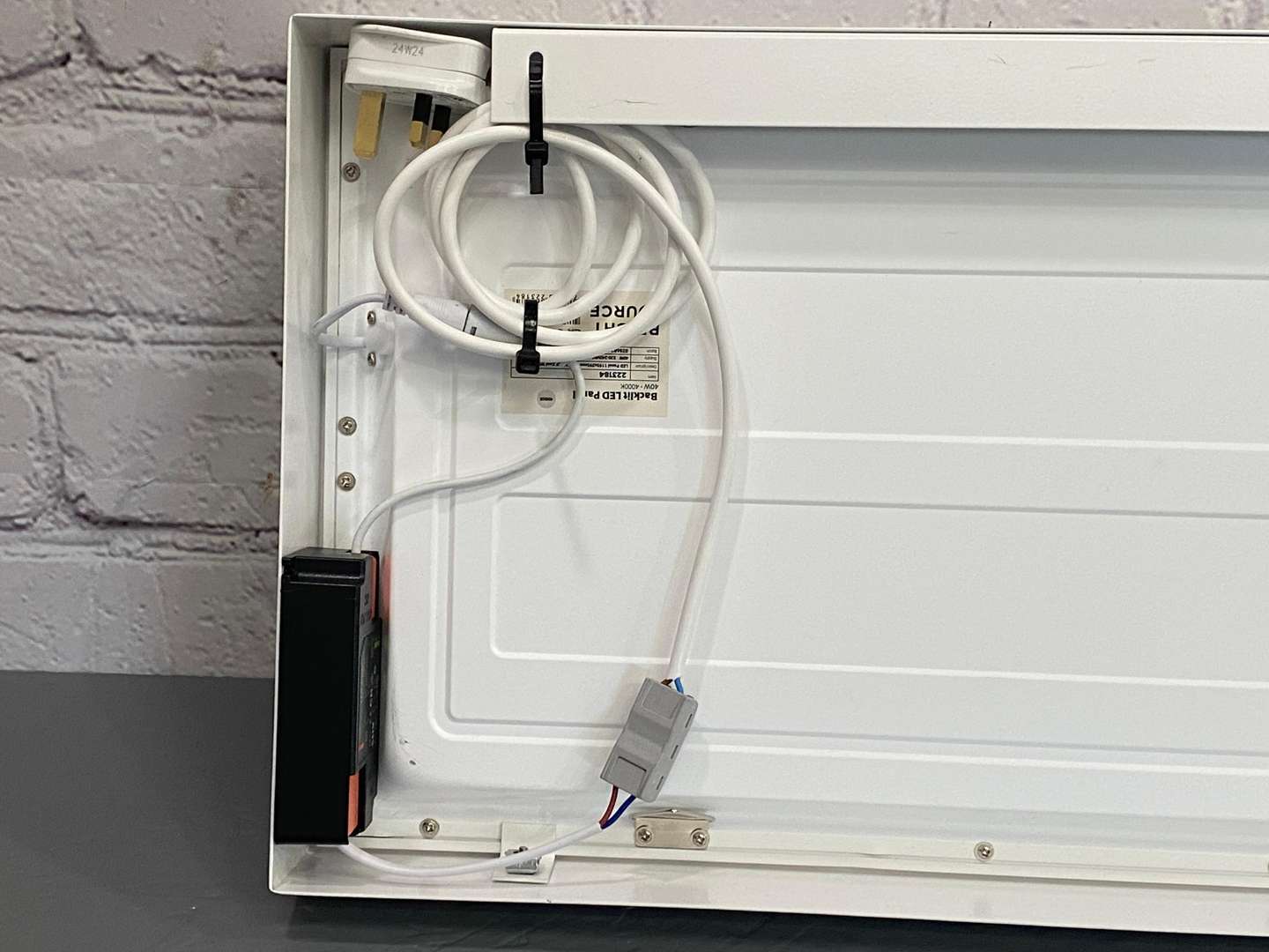 <p>Ford Cosworth, a new light box.</p>