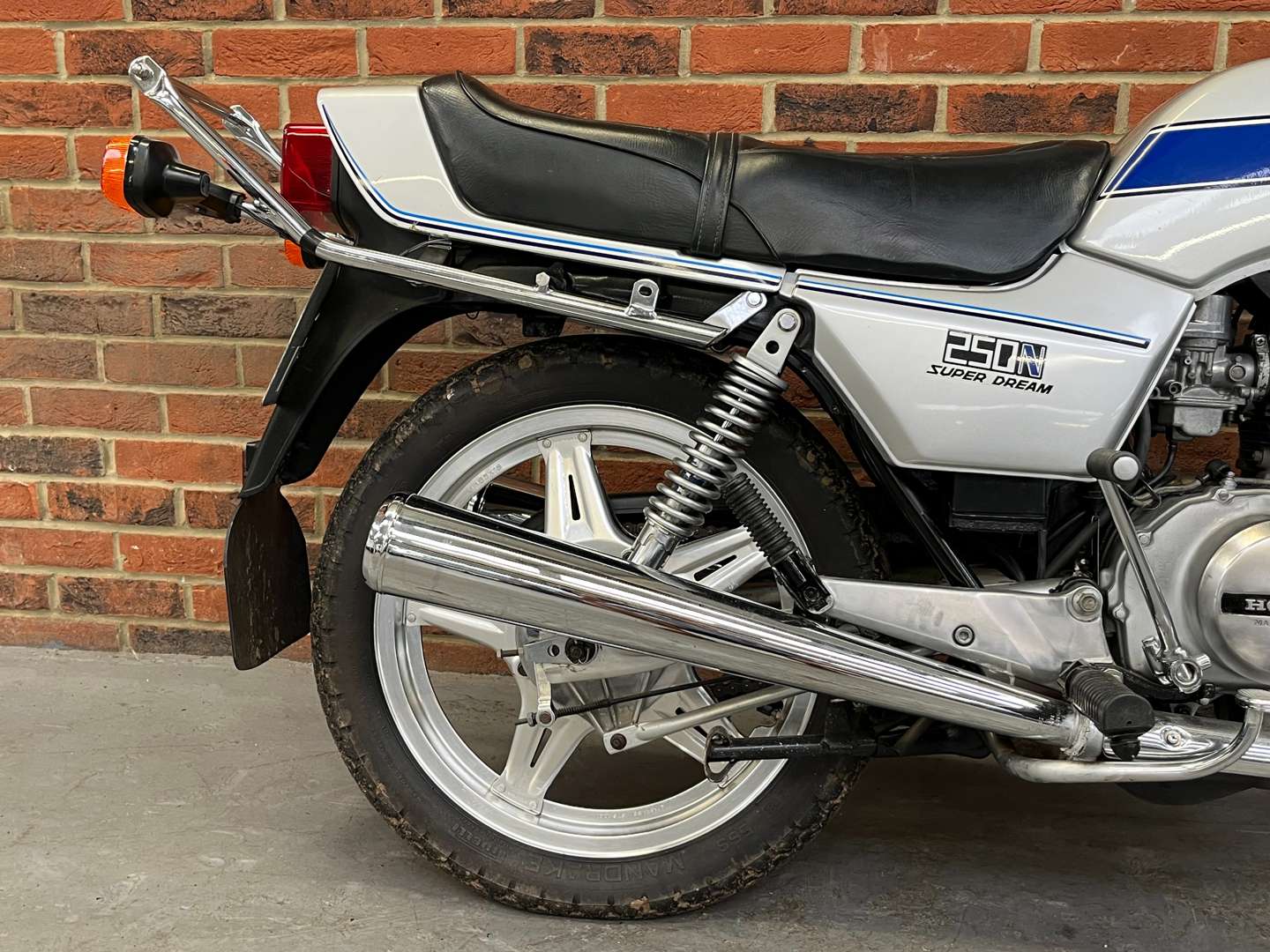 <p>1978 HONDA SUPERDREAM</p>