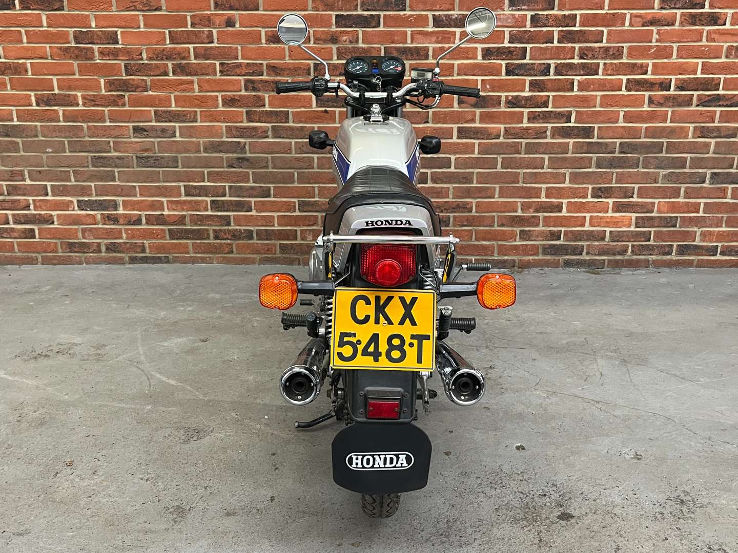 <p>1978 HONDA SUPERDREAM</p>