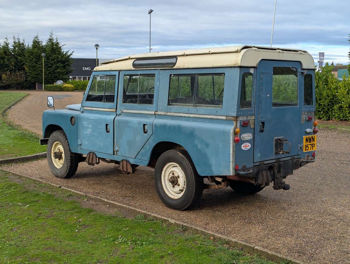 <p>1976 LAND ROVER SIII 109" STATION WAGON</p>