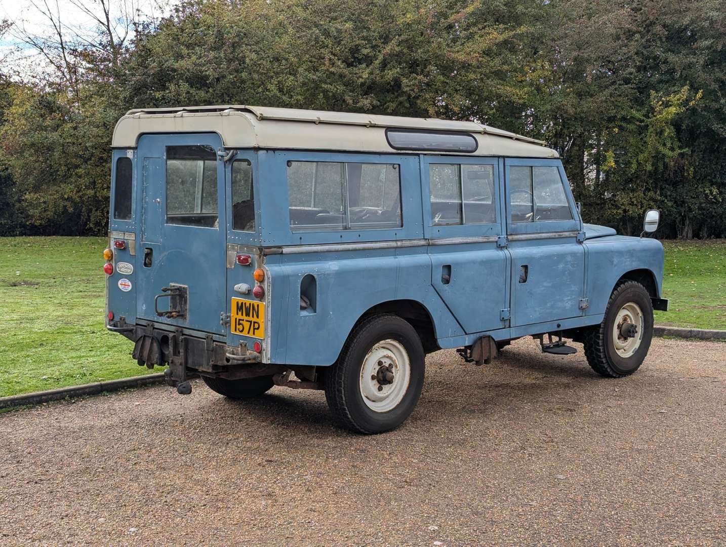 <p>1976 LAND ROVER SIII 109" STATION WAGON</p>