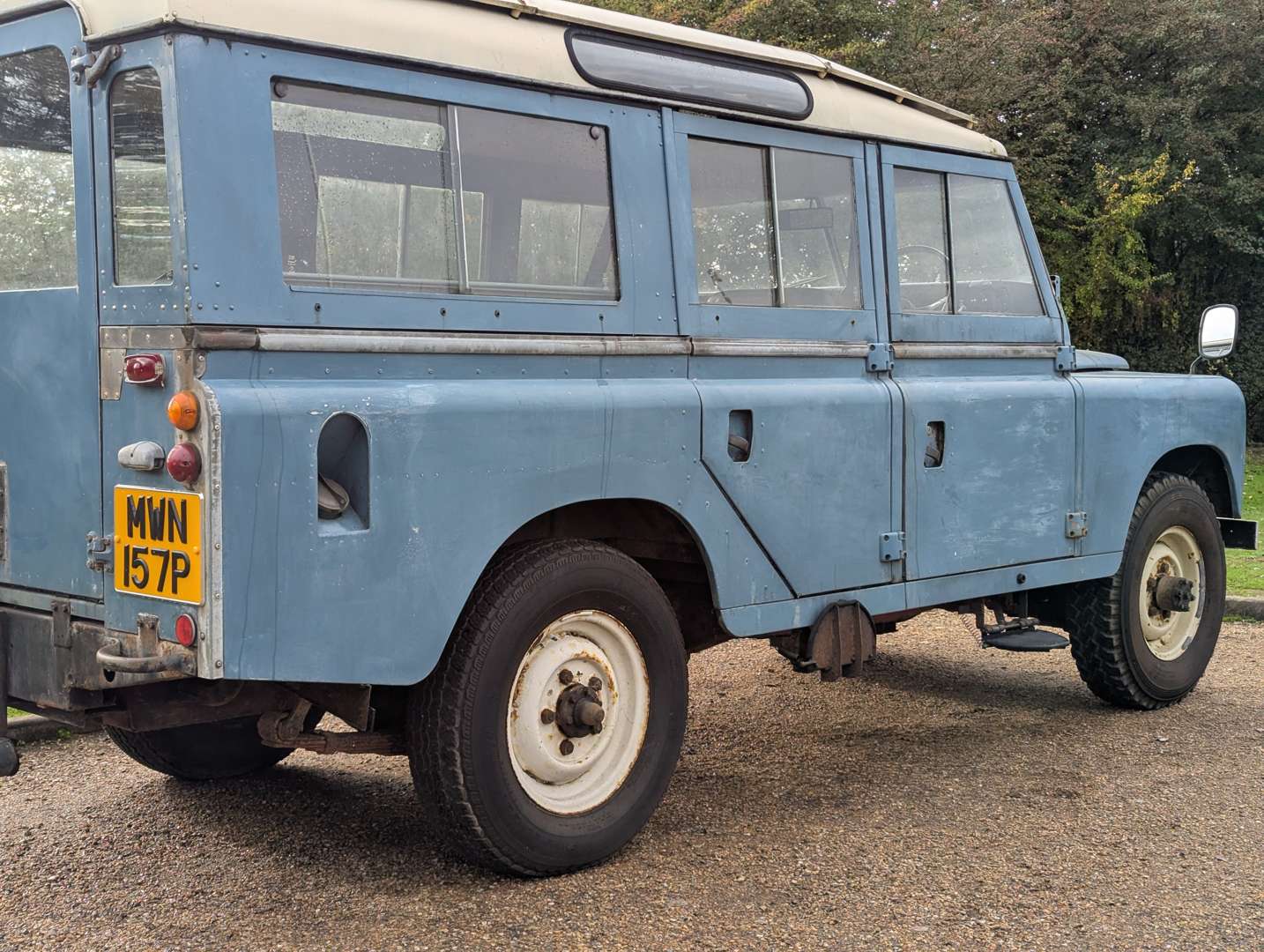 <p>1976 LAND ROVER SIII 109" STATION WAGON</p>