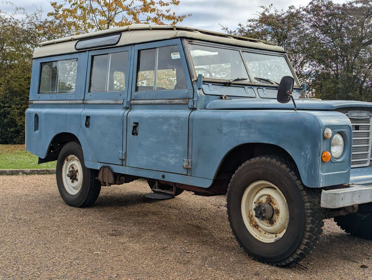 <p>1976 LAND ROVER SIII 109" STATION WAGON</p>