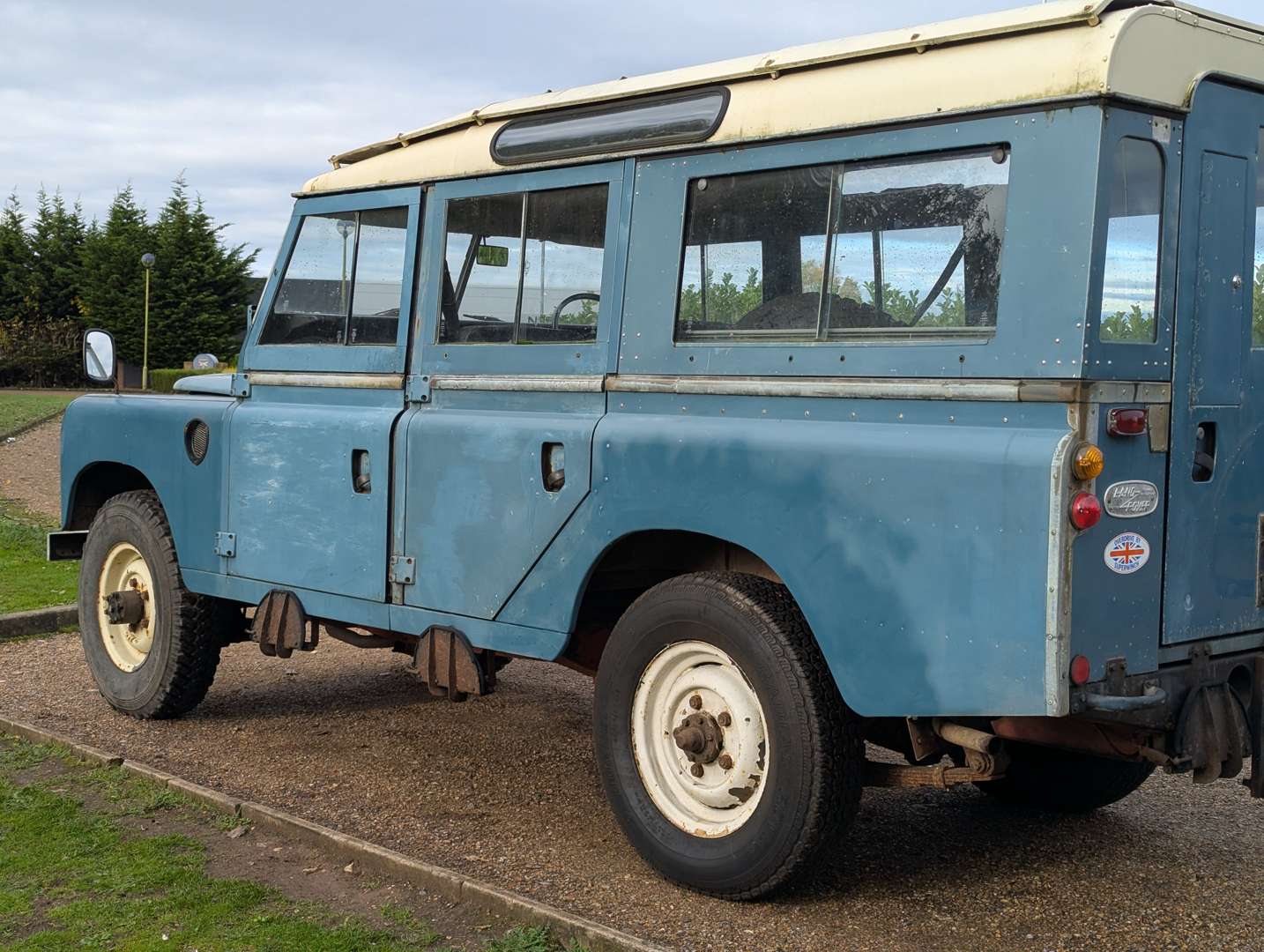 <p>1976 LAND ROVER SIII 109" STATION WAGON</p>