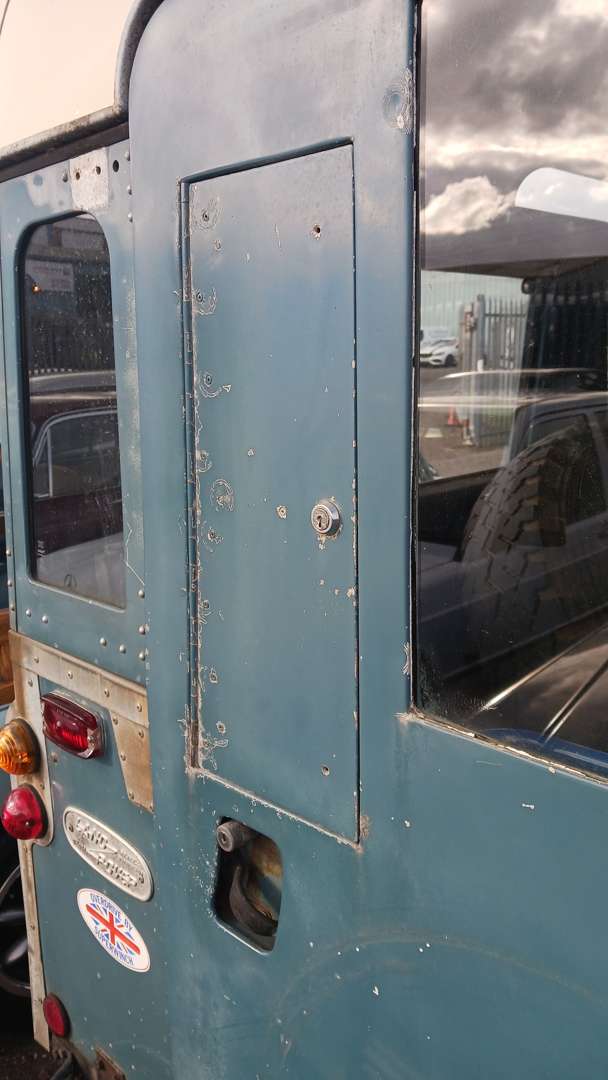 <p>1976 LAND ROVER SIII 109" STATION WAGON</p>