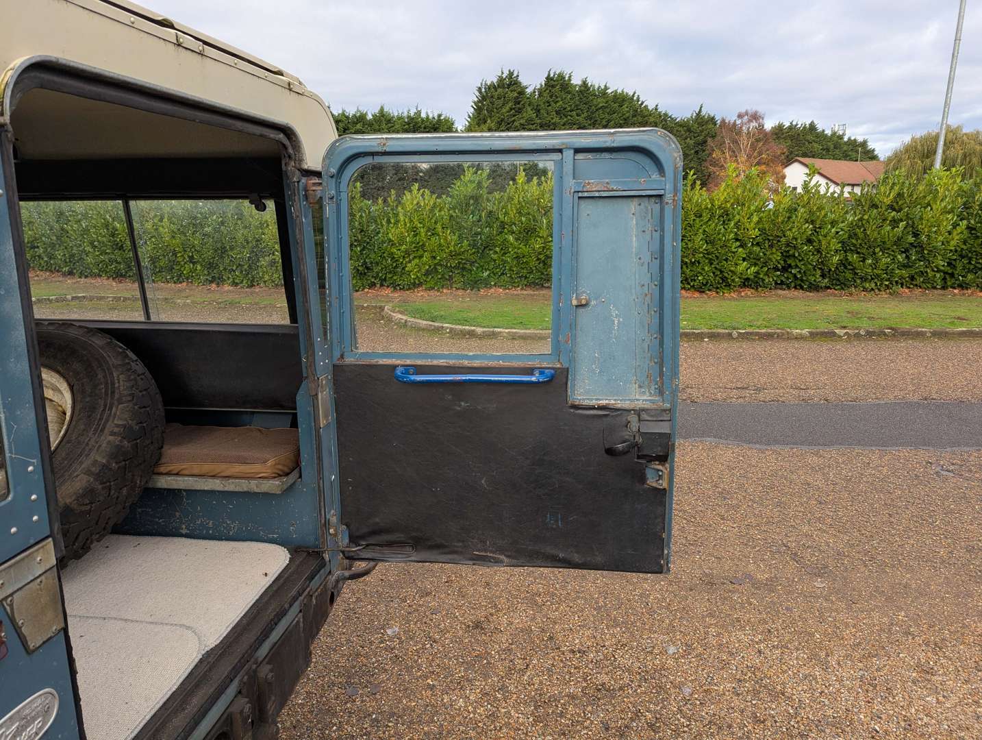 <p>1976 LAND ROVER SIII 109" STATION WAGON</p>