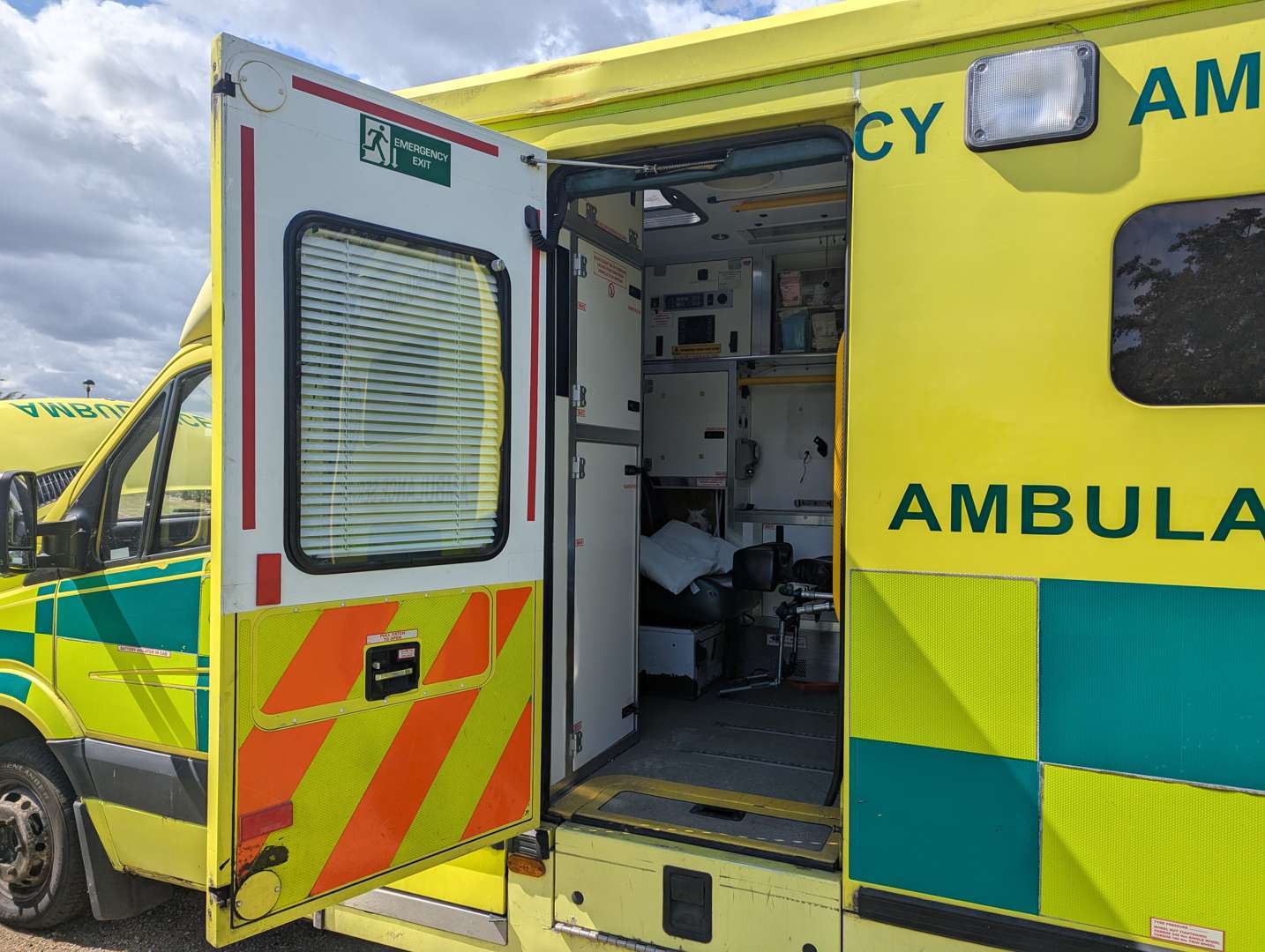 <p>2007 MERCEDES SPRINTER AMBULANCE</p>