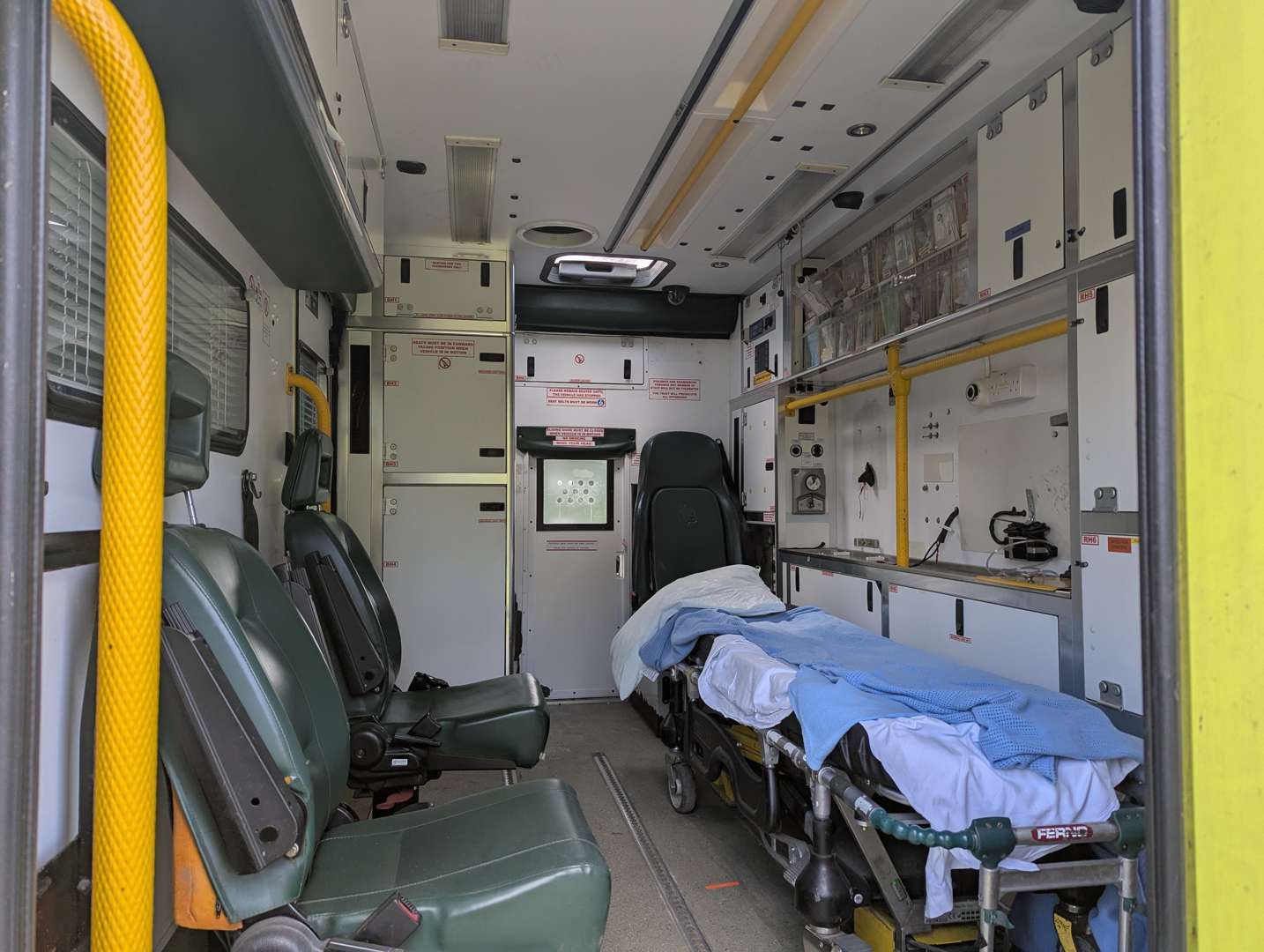 <p>2007 MERCEDES SPRINTER AMBULANCE</p>