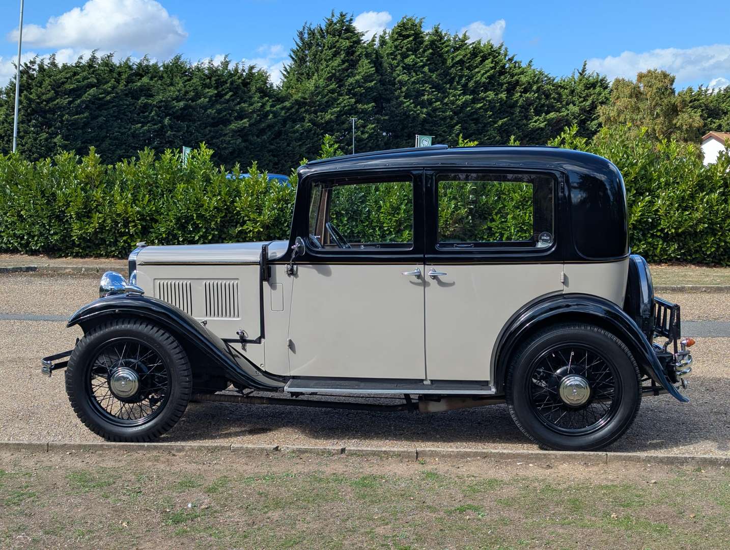 <p>1934 AUSTIN 10/4 DELUXE</p>