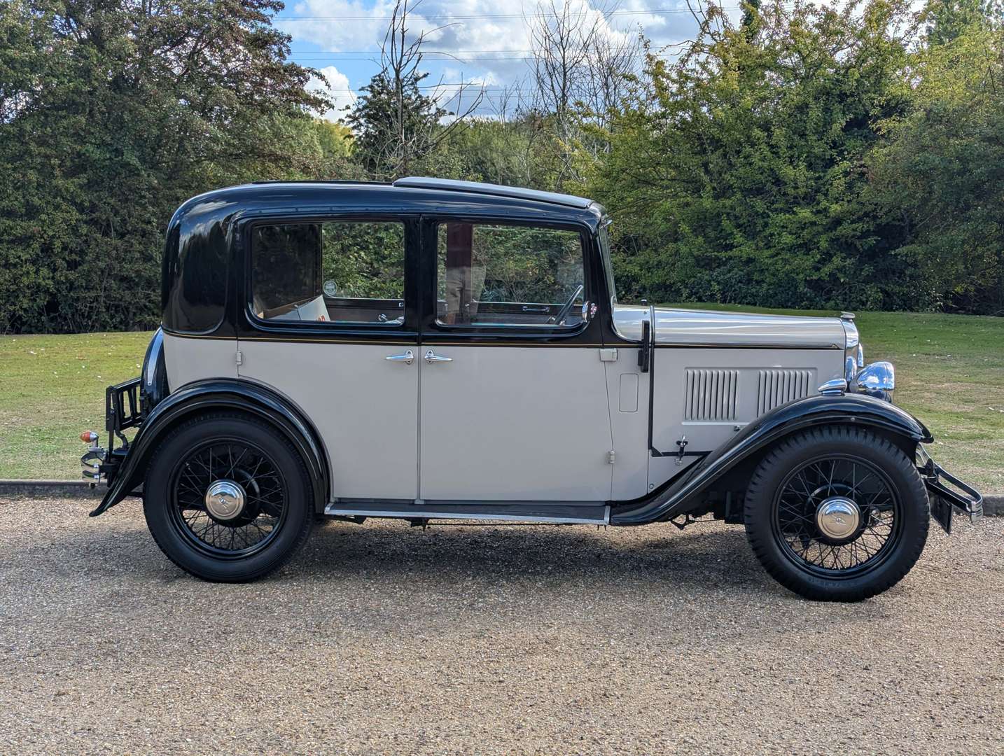 <p>1934 AUSTIN 10/4 DELUXE</p>