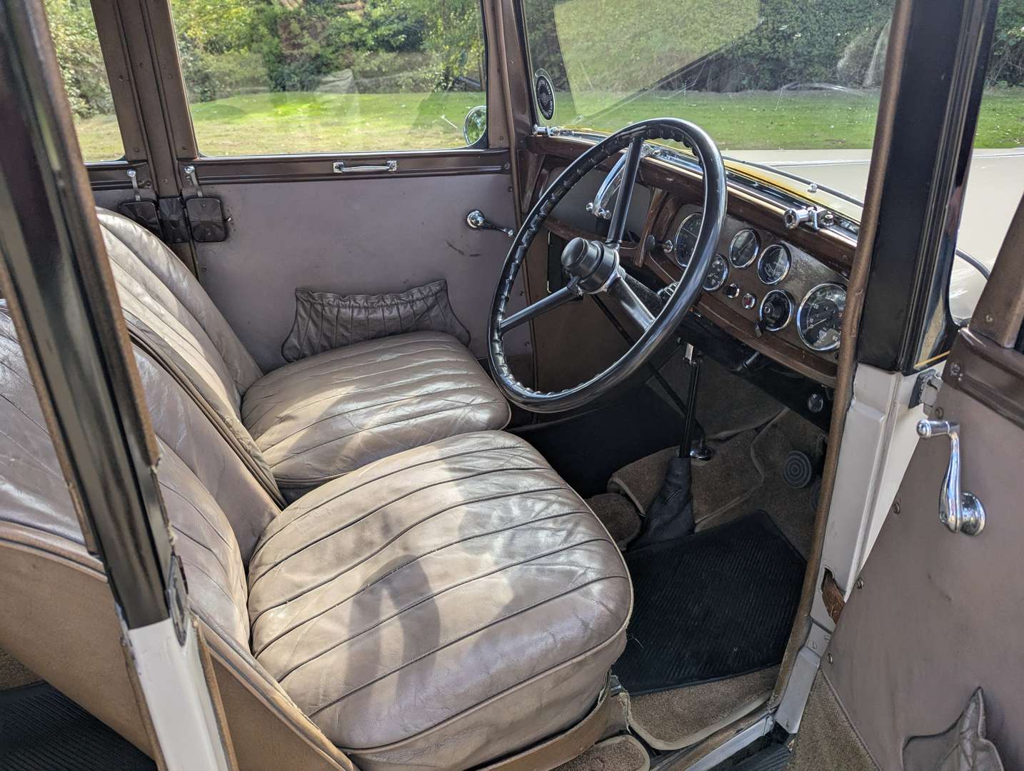 <p>1934 AUSTIN 10/4 DELUXE</p>