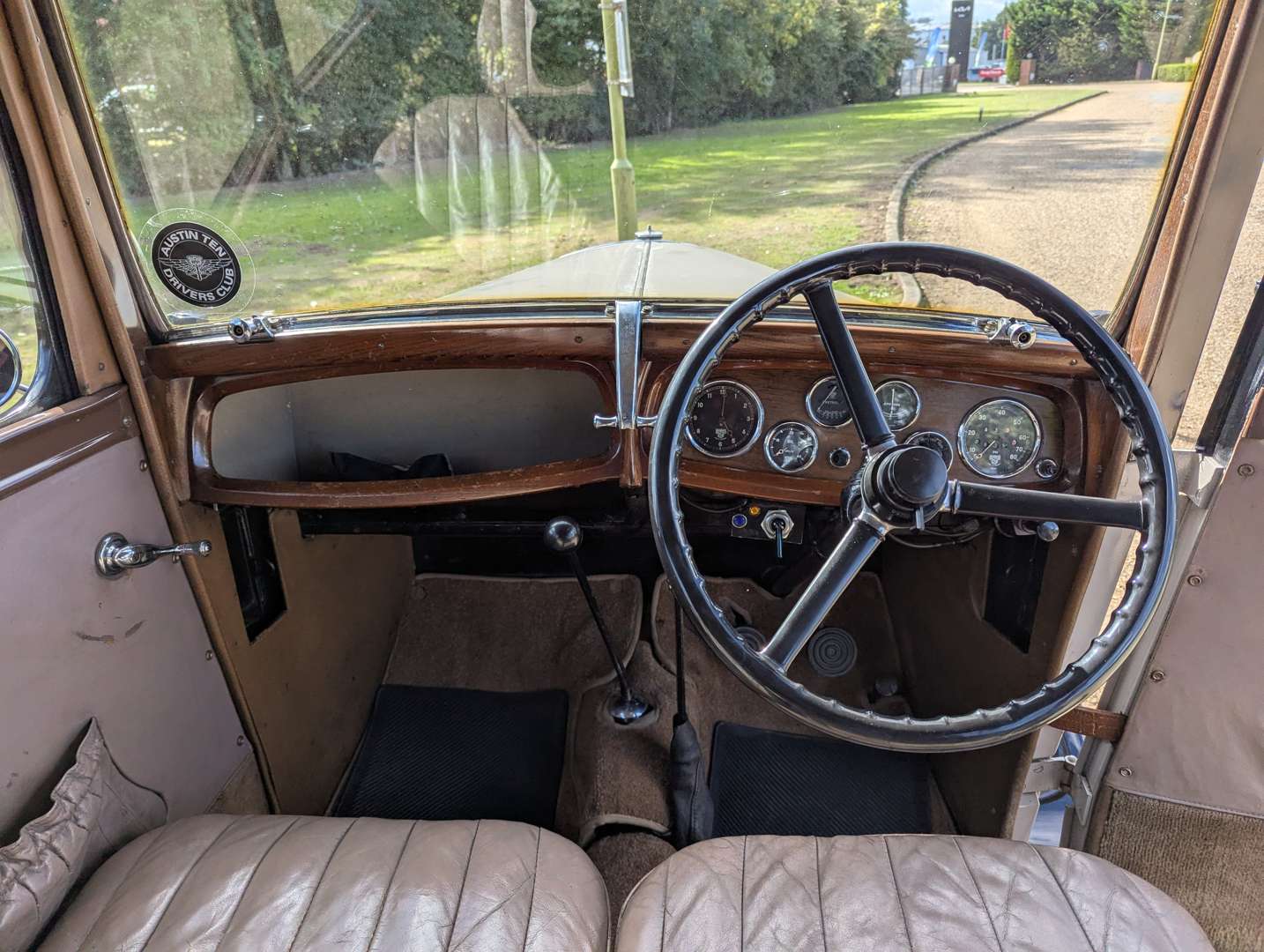 <p>1934 AUSTIN 10/4 DELUXE</p>