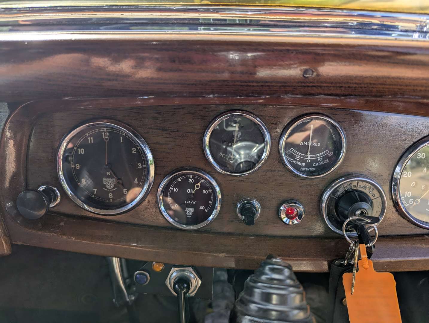 <p>1934 AUSTIN 10/4 DELUXE</p>