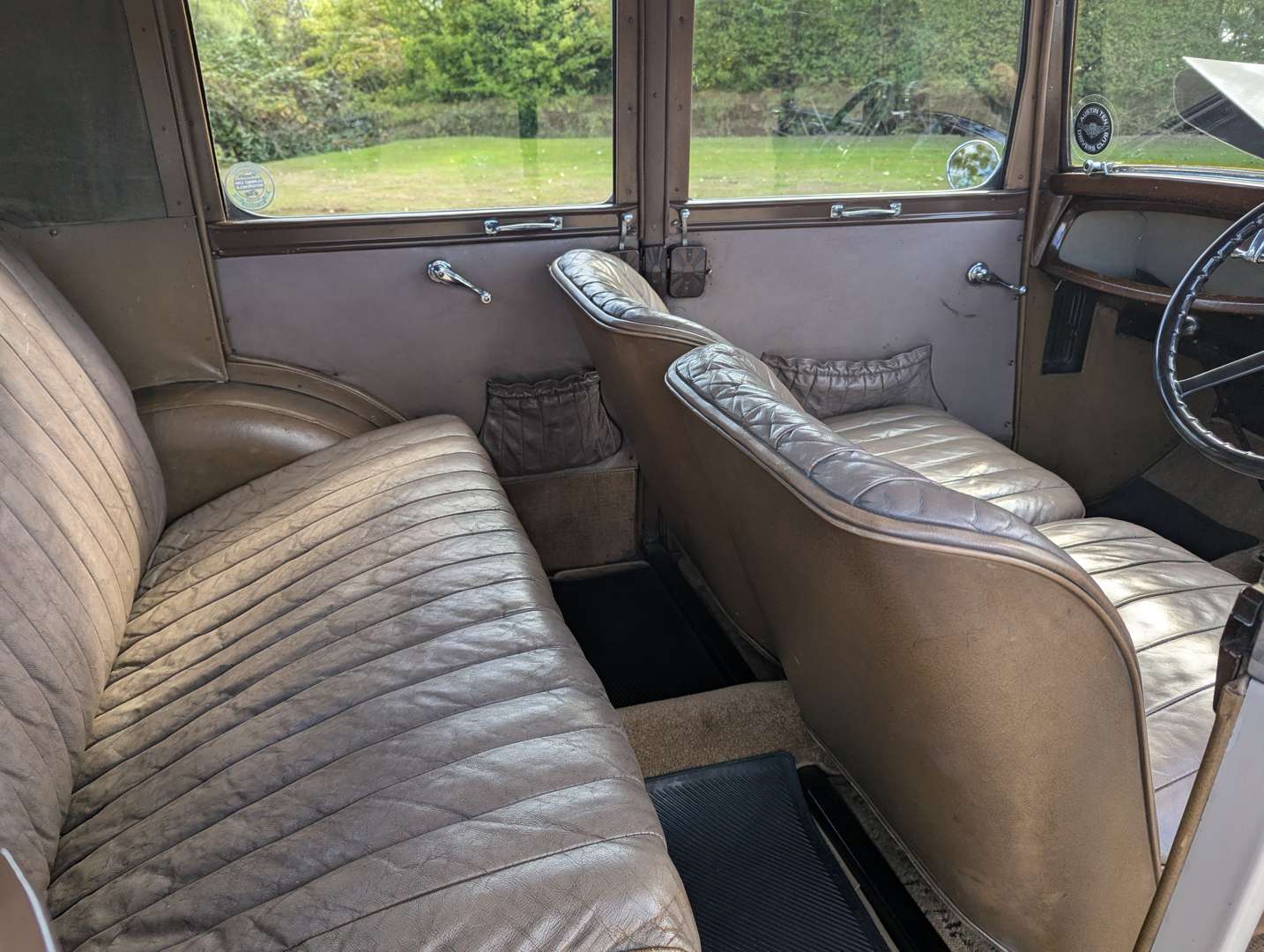 <p>1934 AUSTIN 10/4 DELUXE</p>