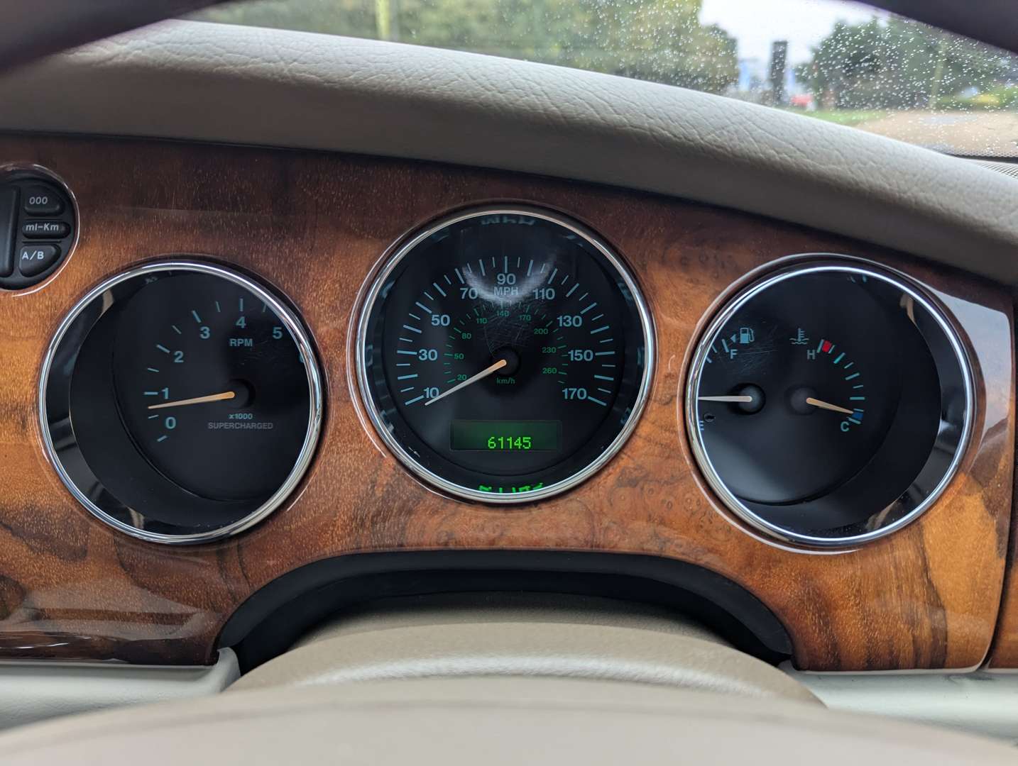 <p>2001 JAGUAR XKR 4.0 AUTO</p>