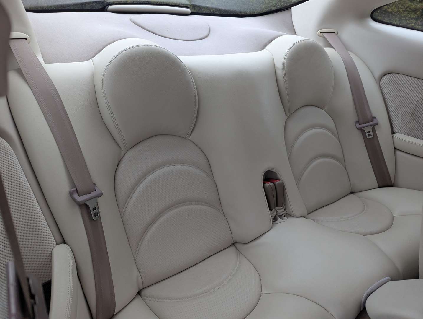 <p>2001 JAGUAR XKR 4.0 AUTO</p>