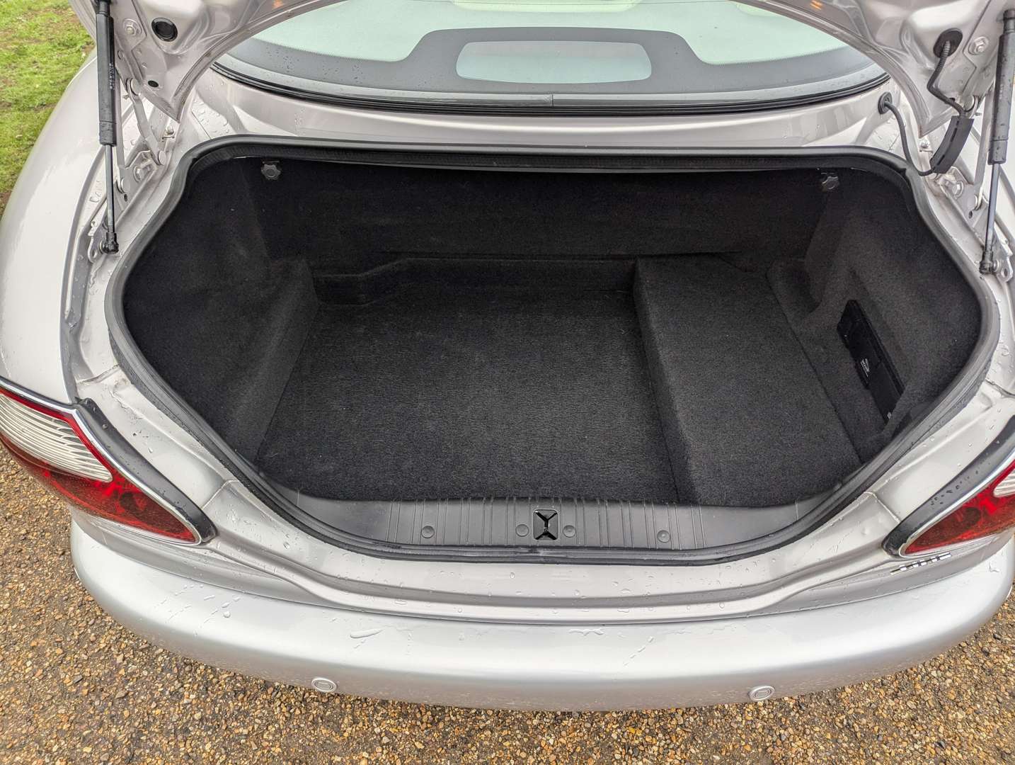 <p>2001 JAGUAR XKR 4.0 AUTO</p>