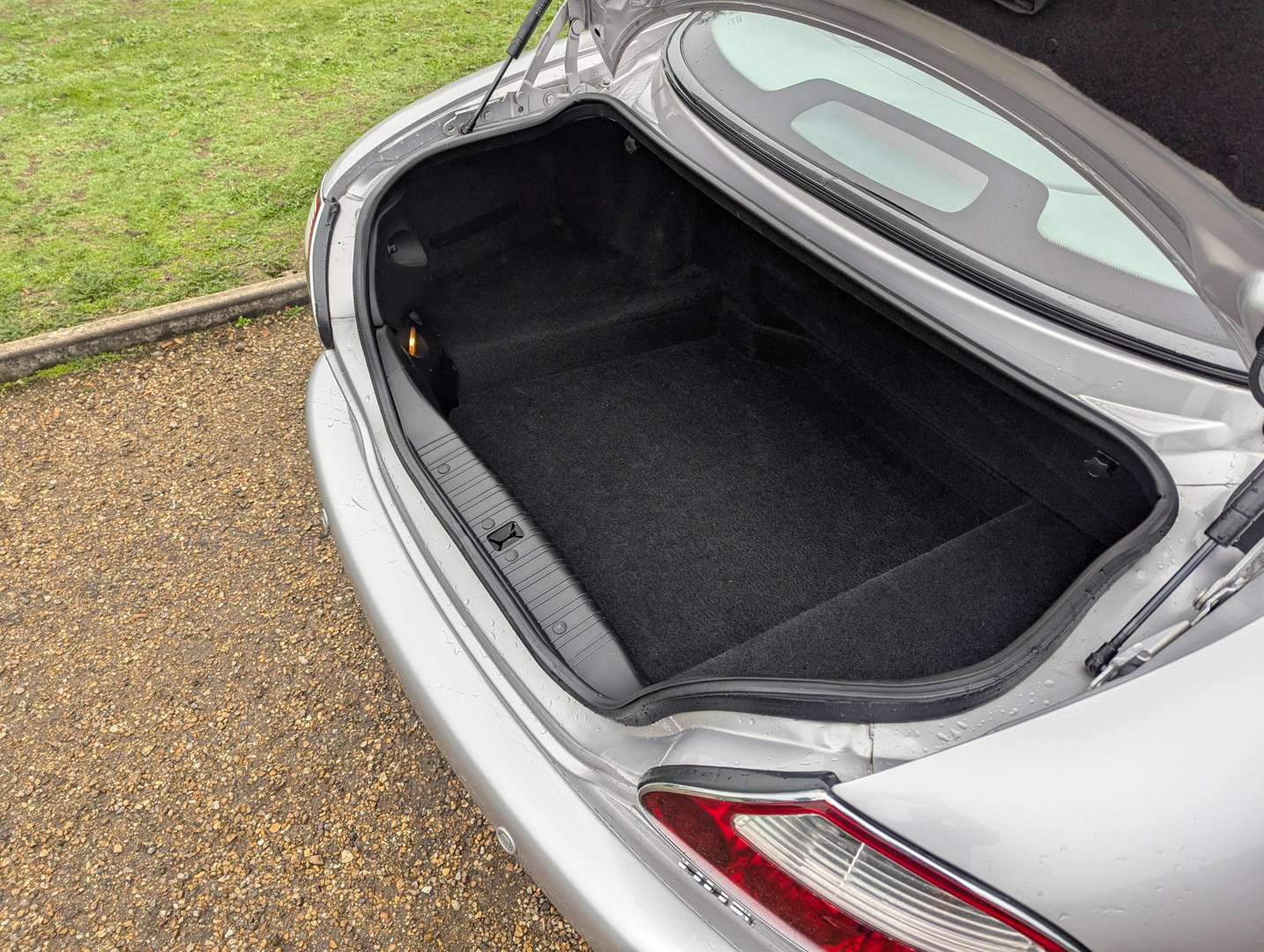 <p>2001 JAGUAR XKR 4.0 AUTO</p>