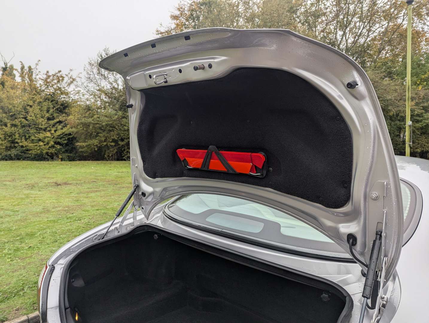 <p>2001 JAGUAR XKR 4.0 AUTO</p>